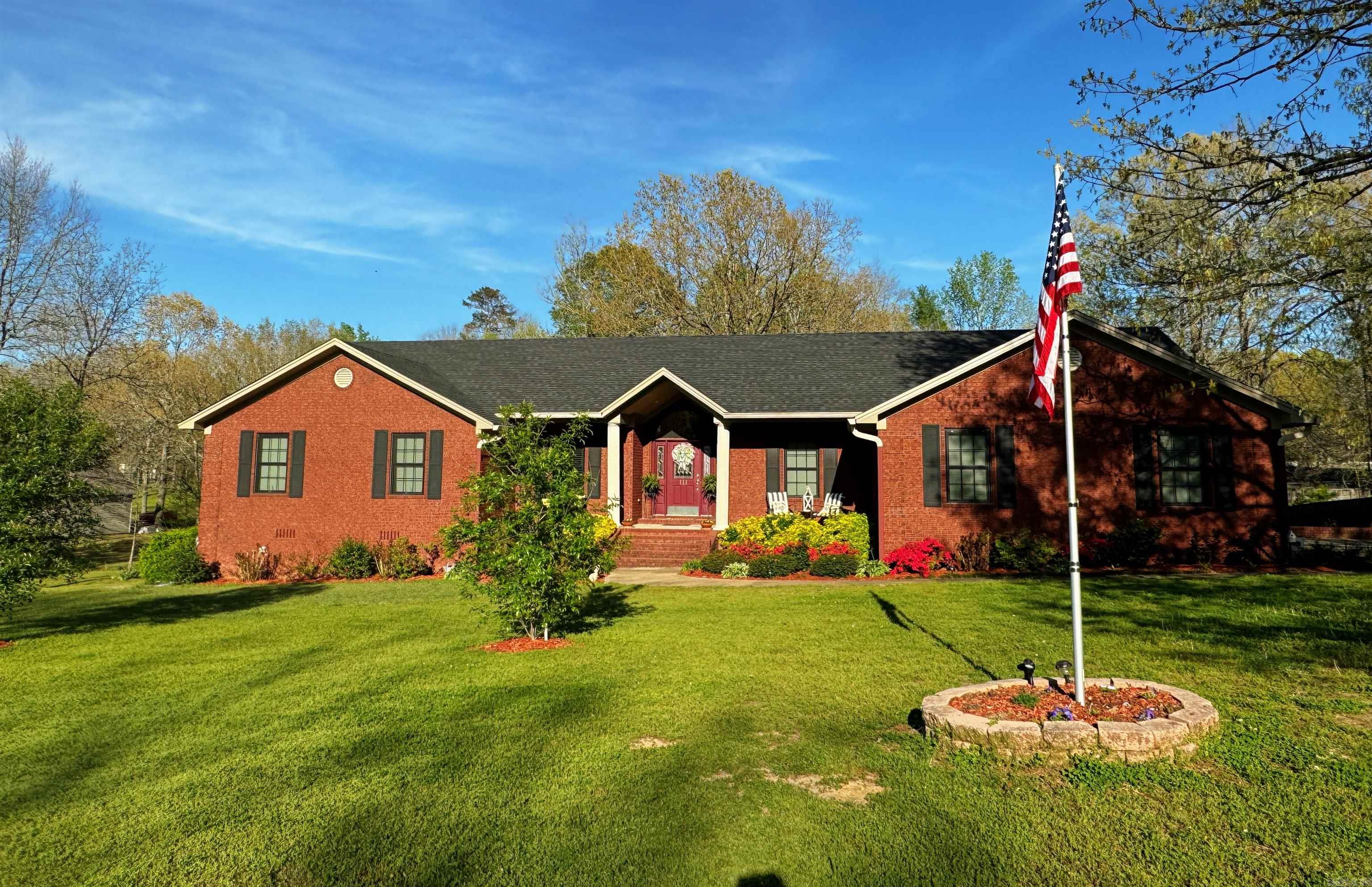COUNTRY OAKS - Residential