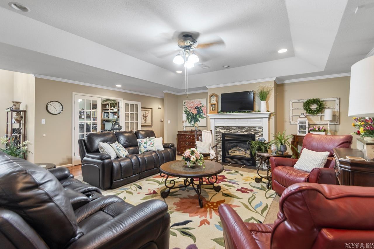 COUNTRY OAKS - Residential