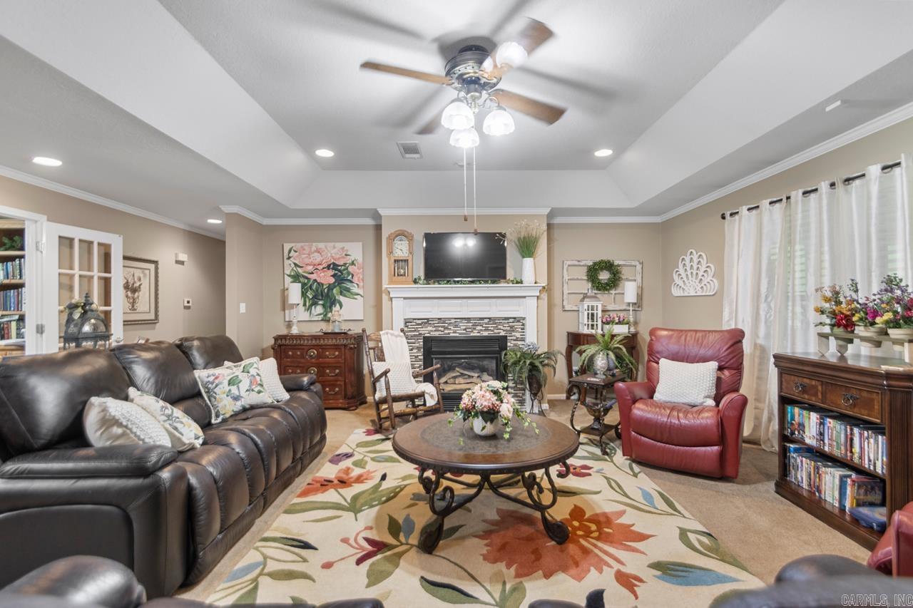 COUNTRY OAKS - Residential