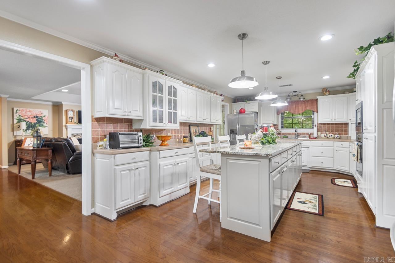 COUNTRY OAKS - Residential