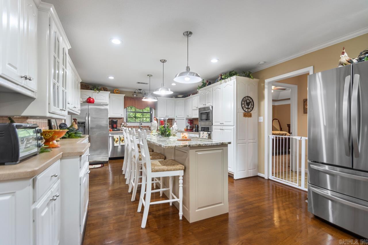 COUNTRY OAKS - Residential