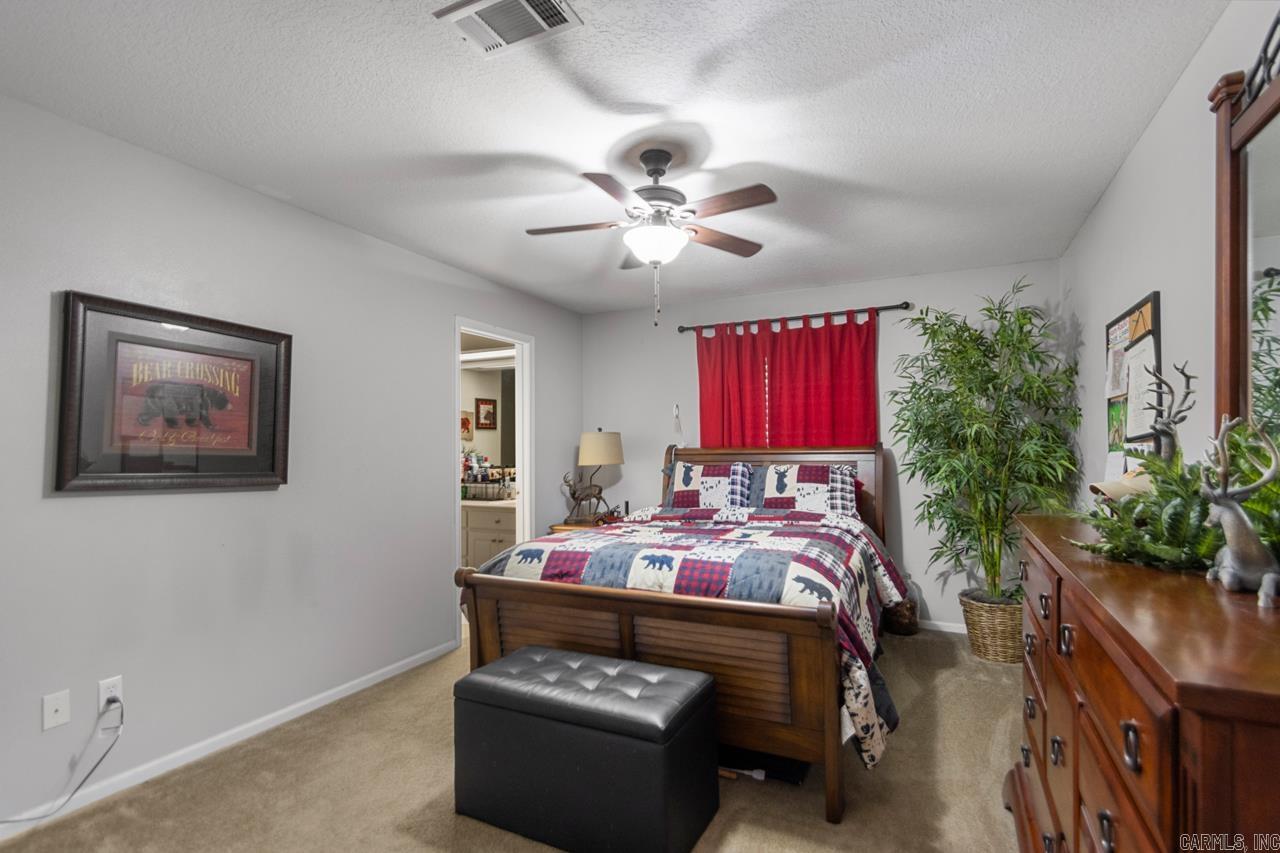 COUNTRY OAKS - Residential