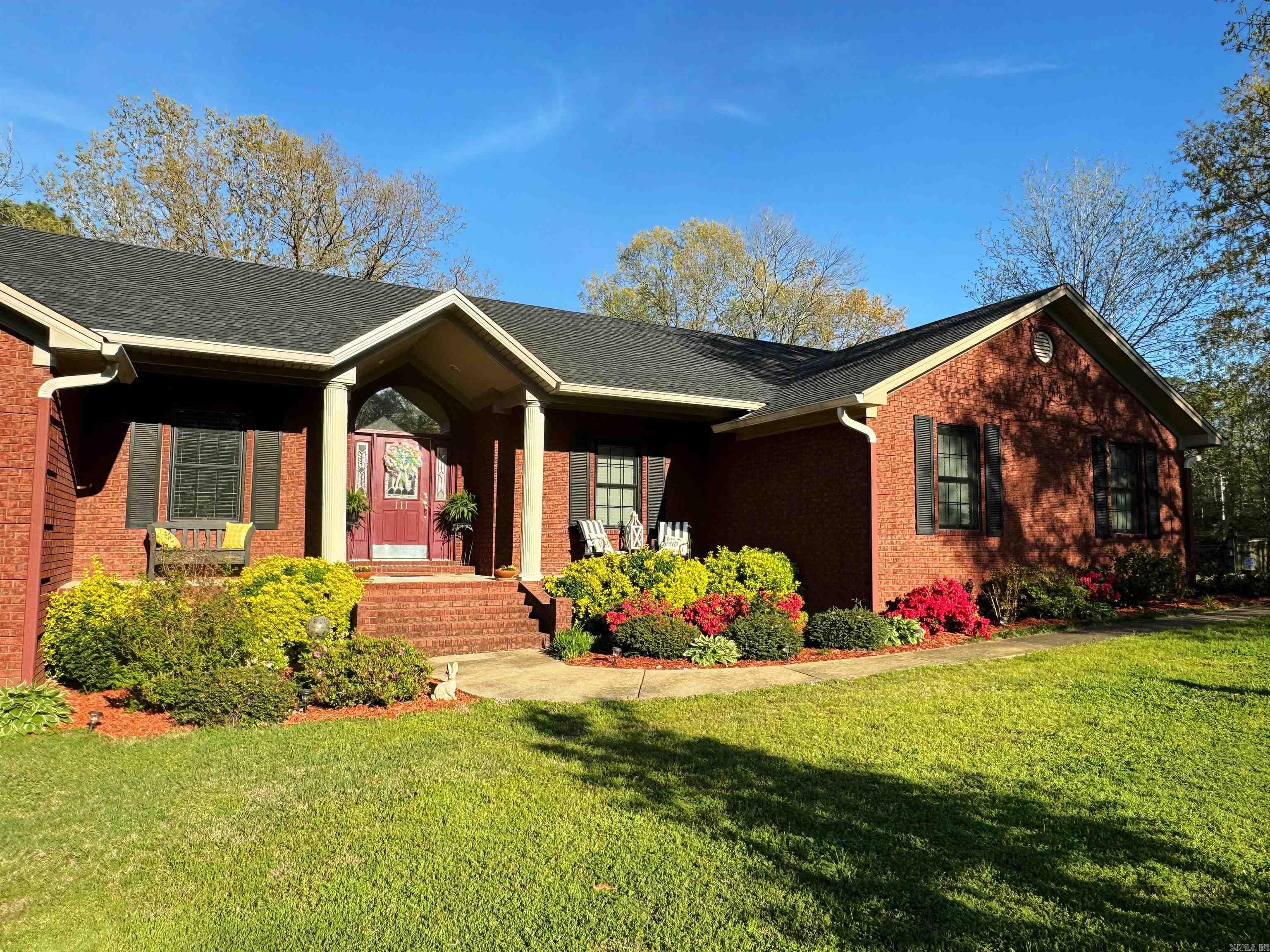 COUNTRY OAKS - Residential