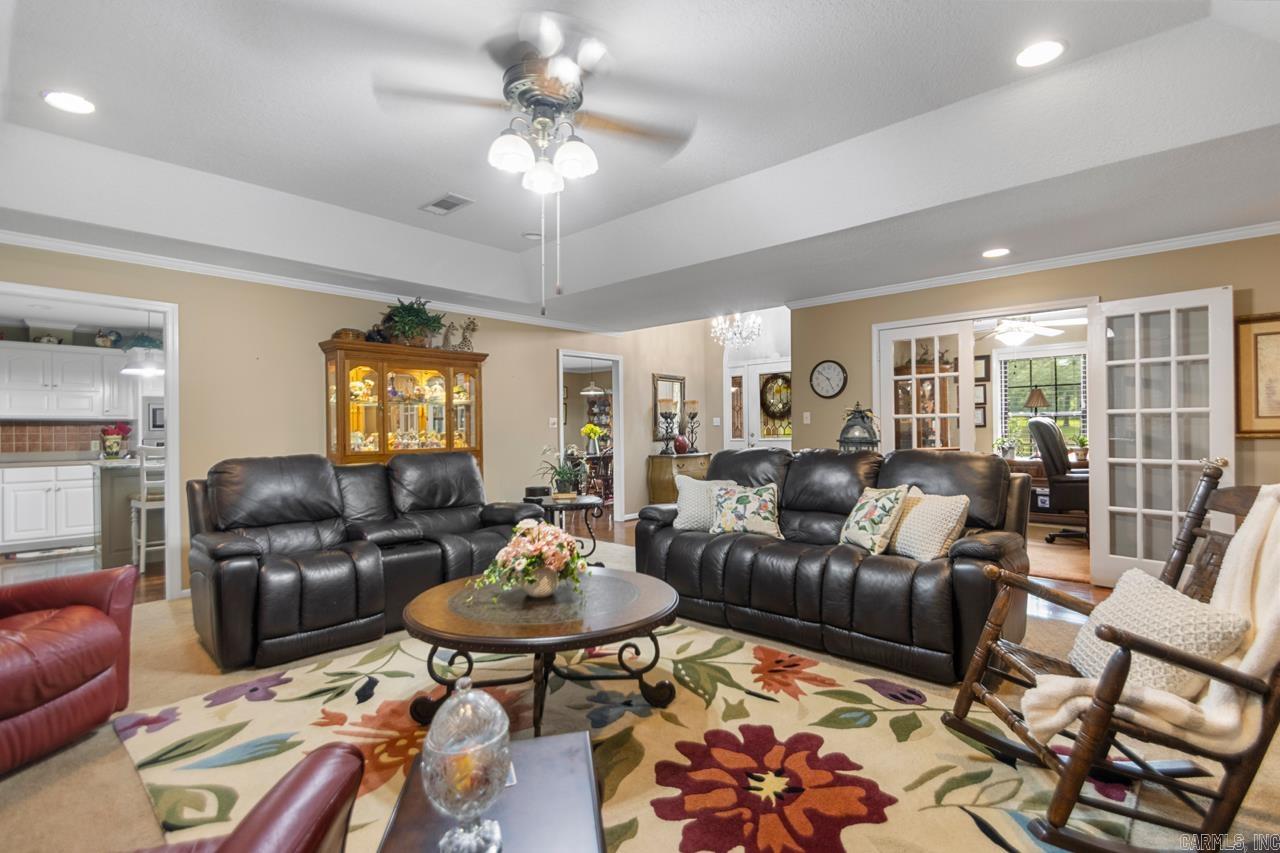 COUNTRY OAKS - Residential