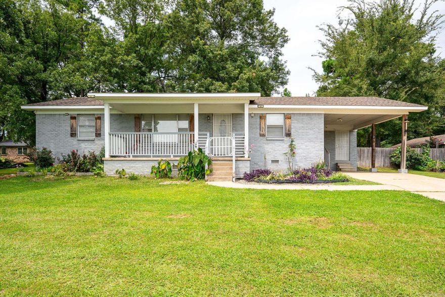 Sitting on over an acre with mature trees, this updated Greenbrier home offers comfort and room to spread out. Inside, you?ll find 3 bedrooms, 2 bathrooms, a fresh kitchen/dining combo, and a brand-new HVAC system! The 600 SF detached garage/shop is ideal for storage, projects, or extra parking. A storm shelter adds peace of mind, and the spacious lot gives you the flexibility to use the space as needed. Call to schedule your showing today! Agents see remarks!