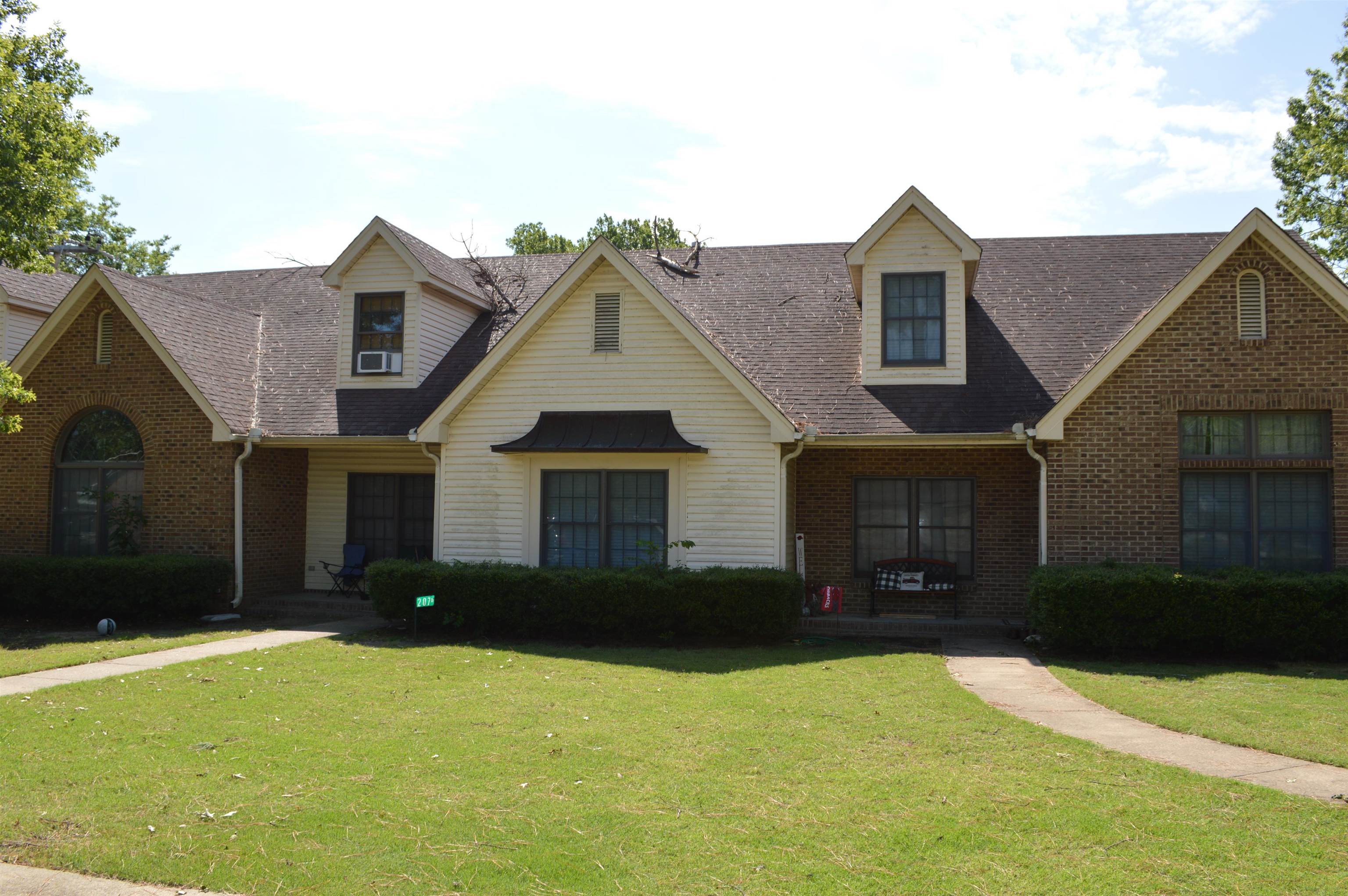 Established rental property in Marked Tree, Arkansas. 4 Duplexes and 1 Triplex. The addresses for these apartments include: 409 (A&B) St. Francis St.; St.; 307 (A & B) St. Francis St.; 309 Home St. & 204 Locust St.; 310 Liberty St. & 202 Locust St.; 207 (A,B,C) Dawson St. Price per unit is additional documents file