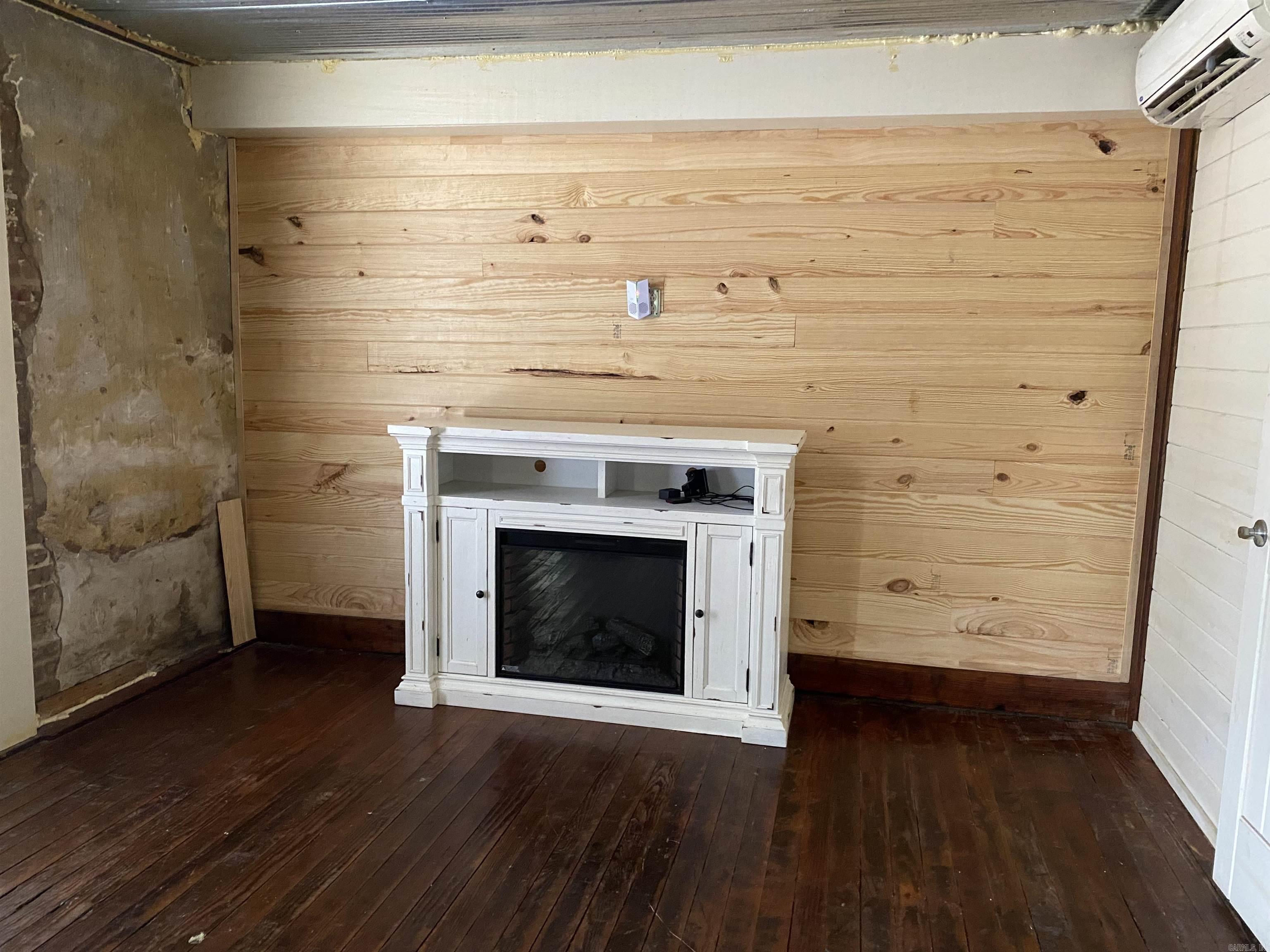 McCulloch - Commercial Sale