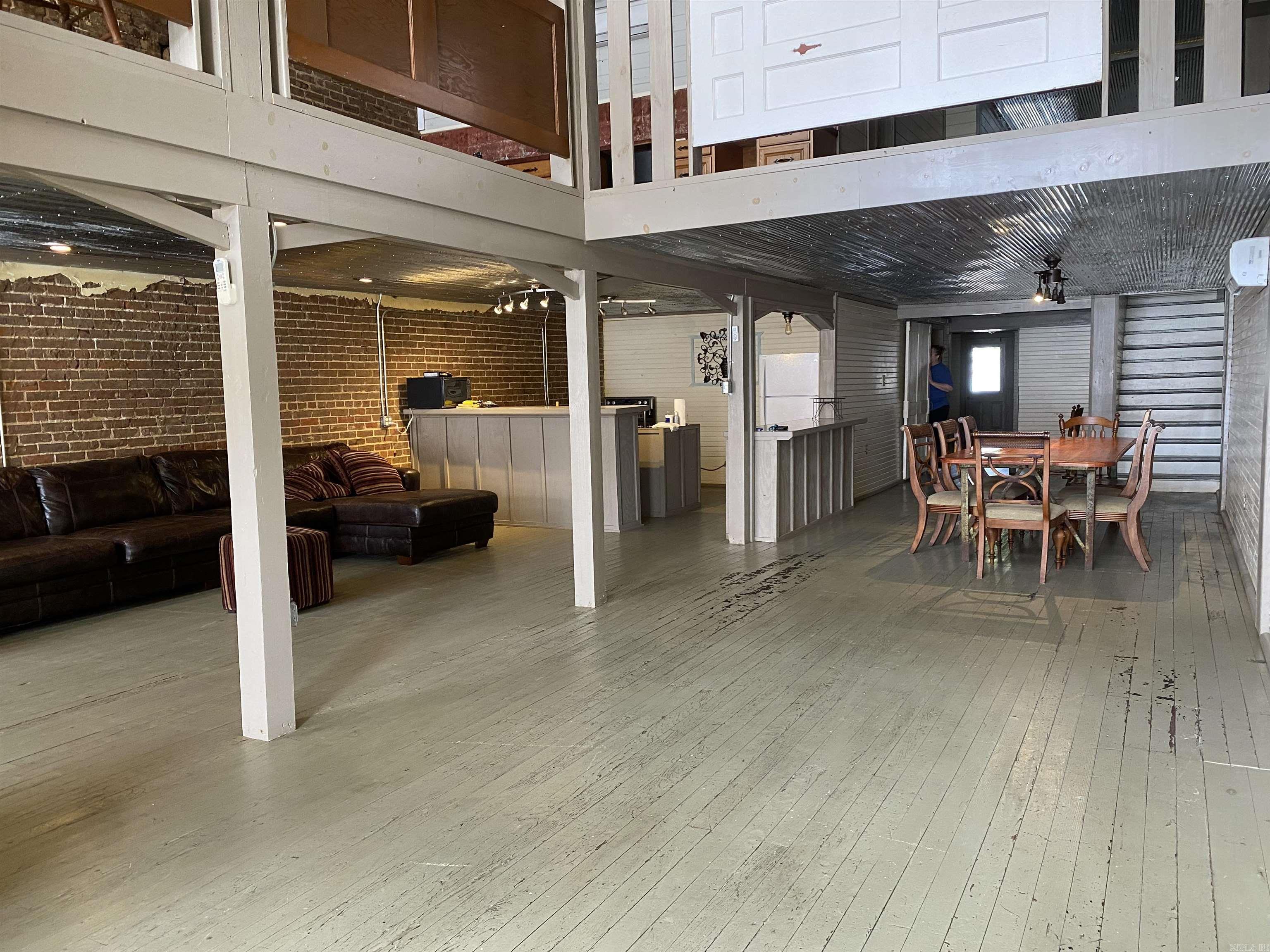 McCulloch - Commercial Sale