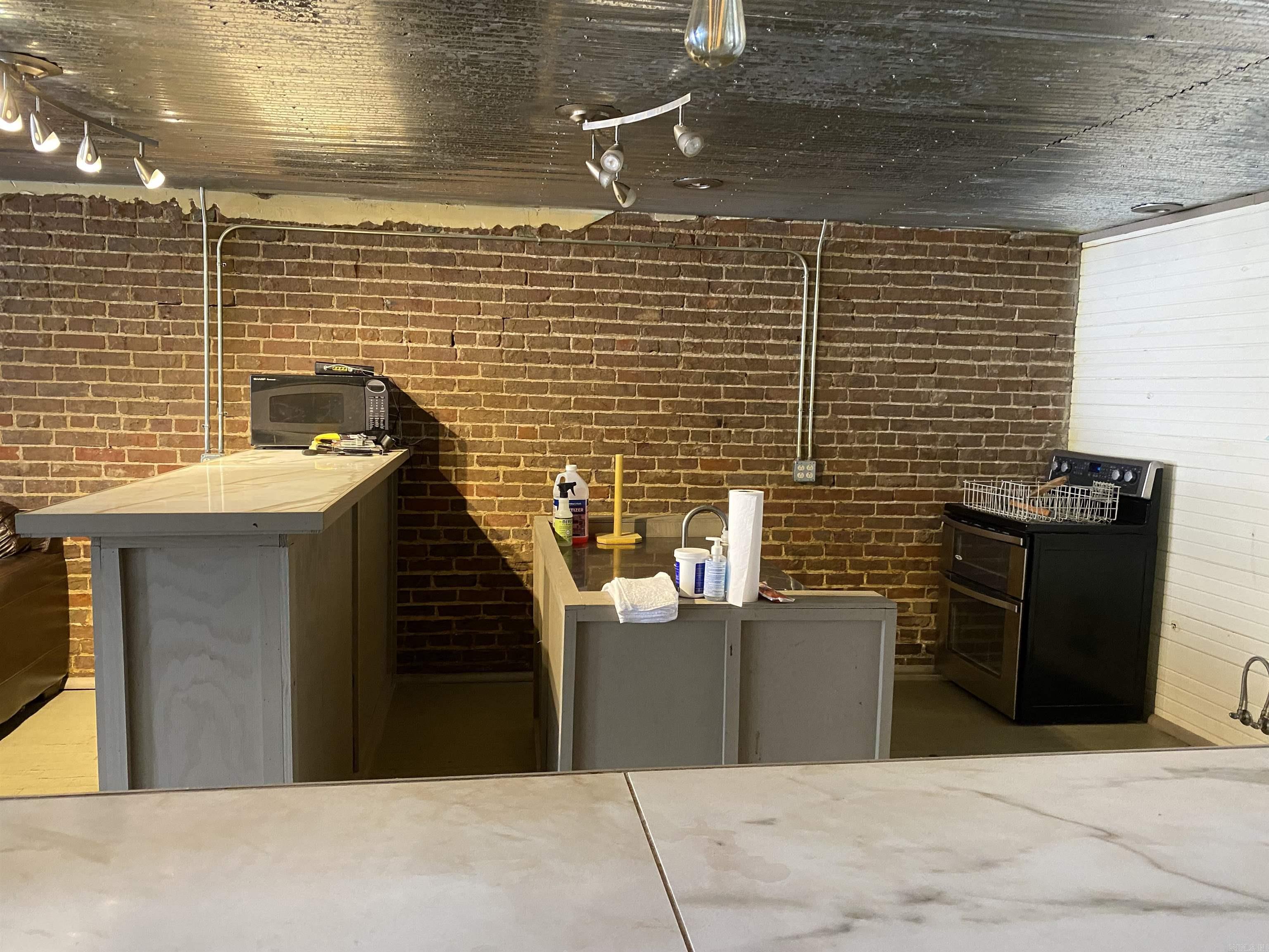 McCulloch - Commercial Sale