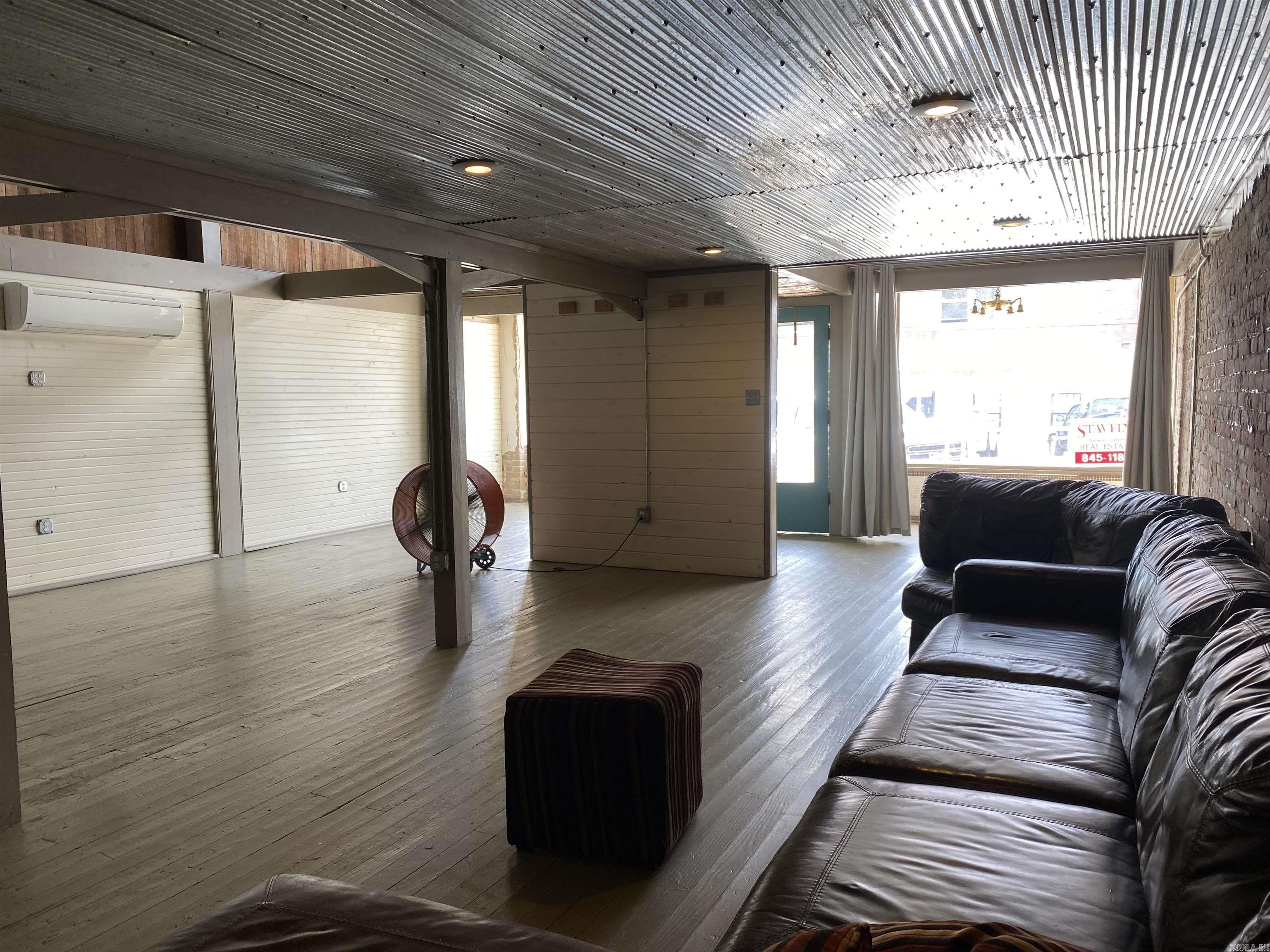 McCulloch - Commercial Sale