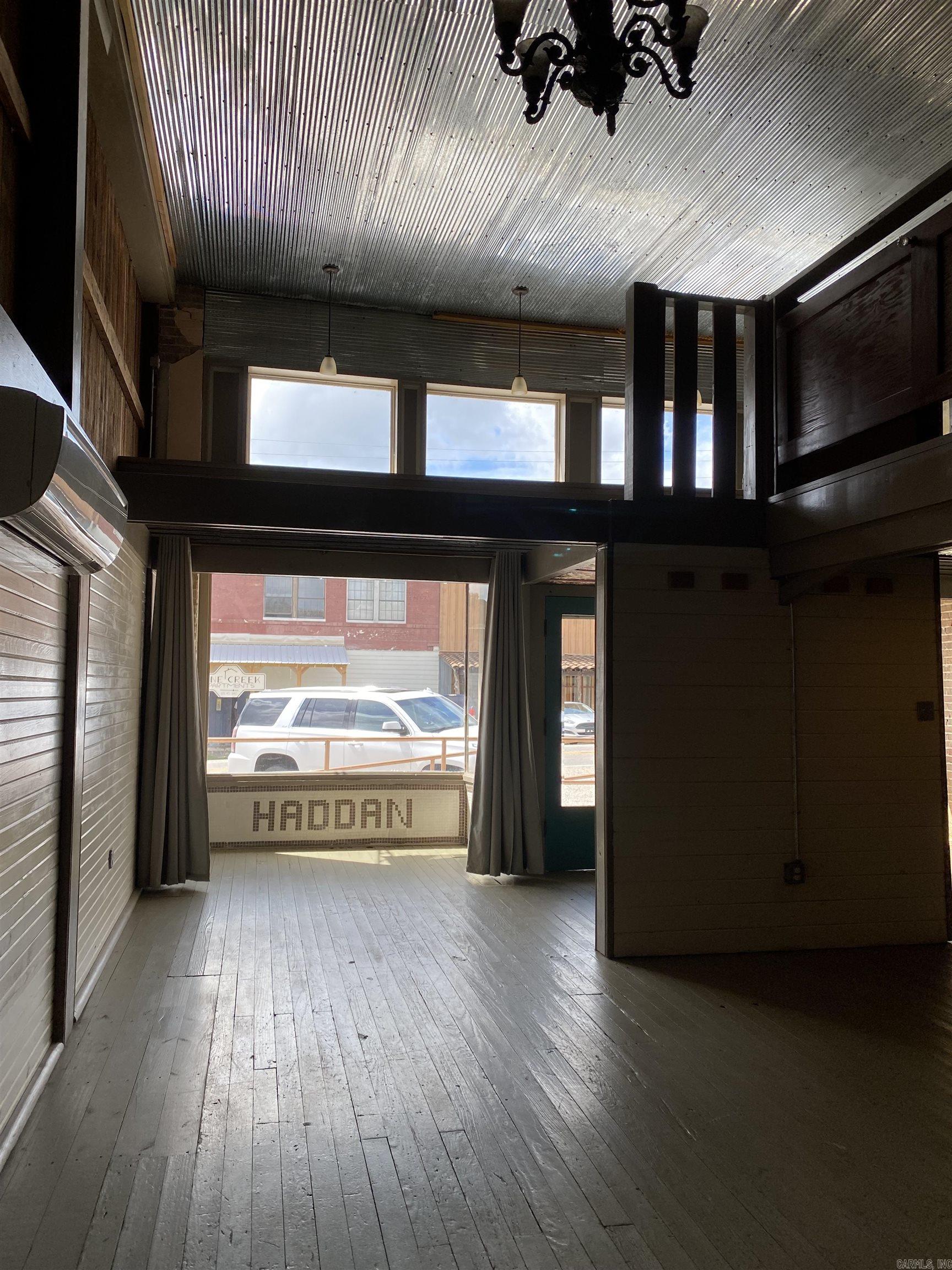 McCulloch - Commercial Sale