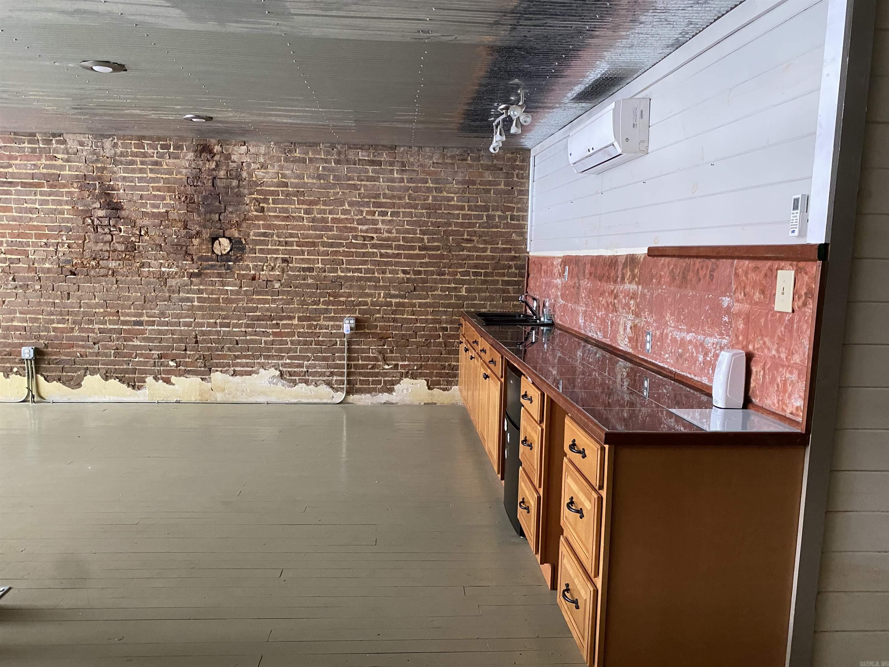 McCulloch - Commercial Sale