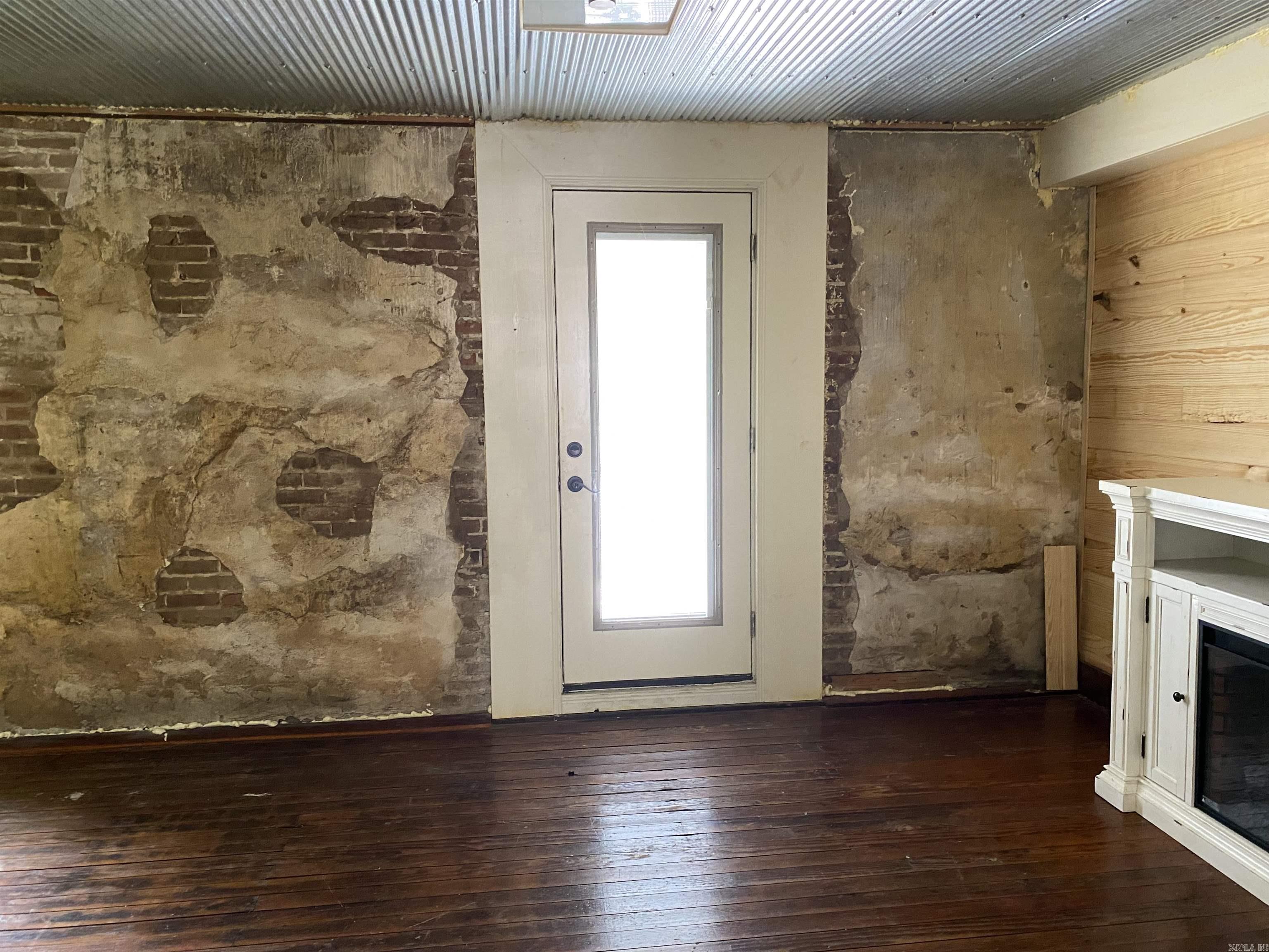 McCulloch - Commercial Sale