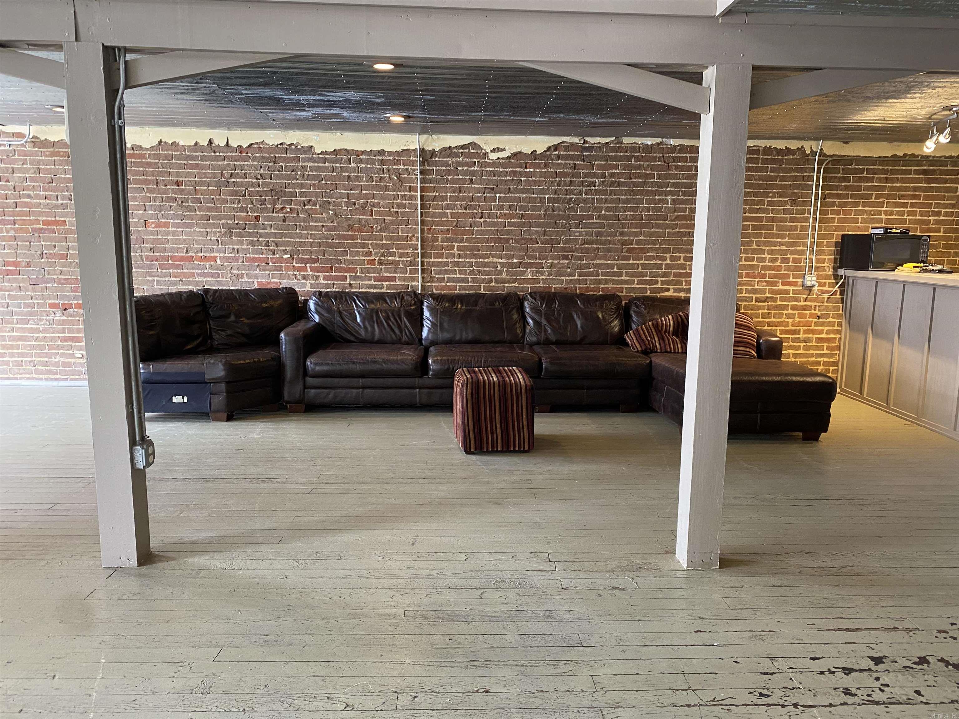 McCulloch - Commercial Sale