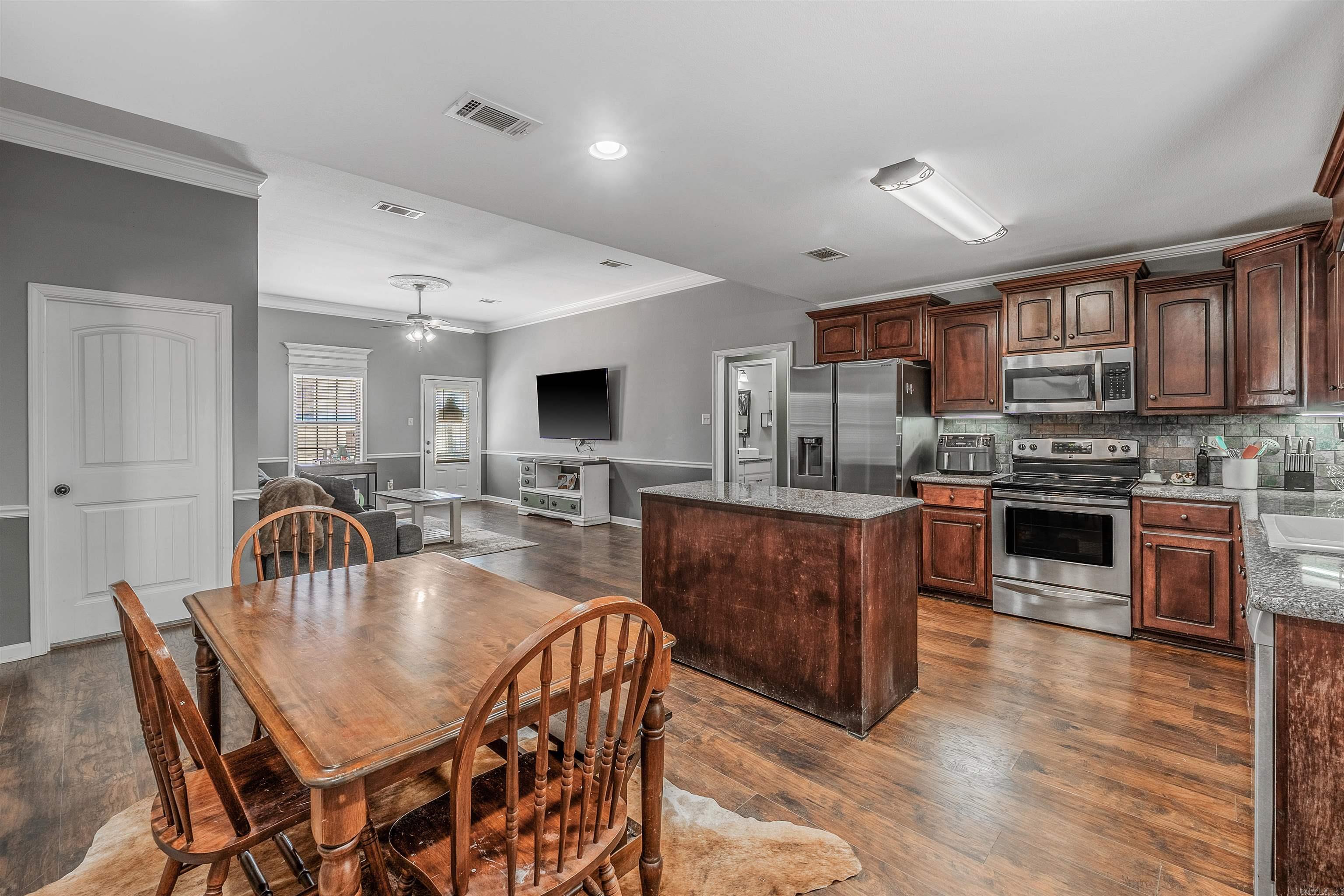 MAGNOLIA ESTATES - Residential