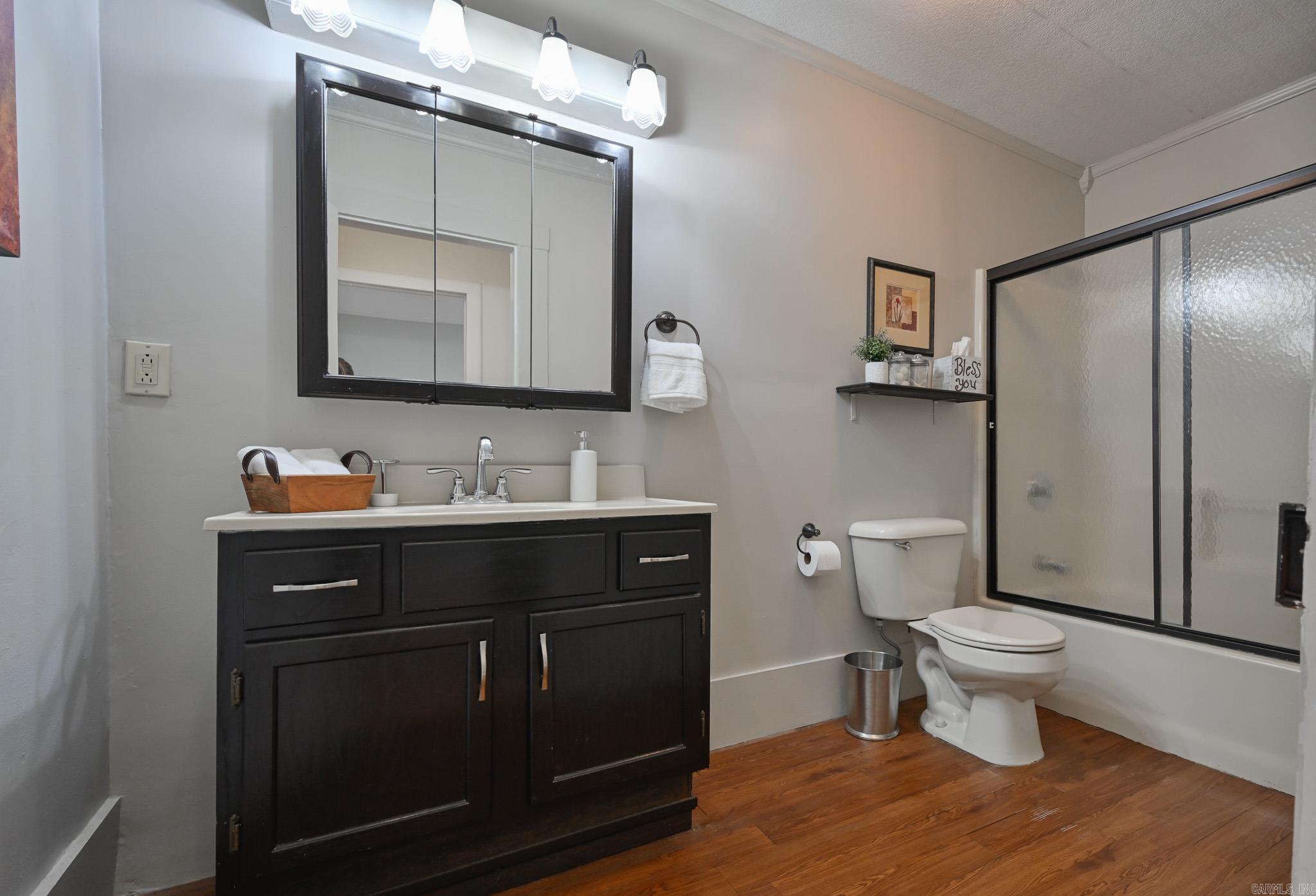 MENA ORIGINAL - Residential