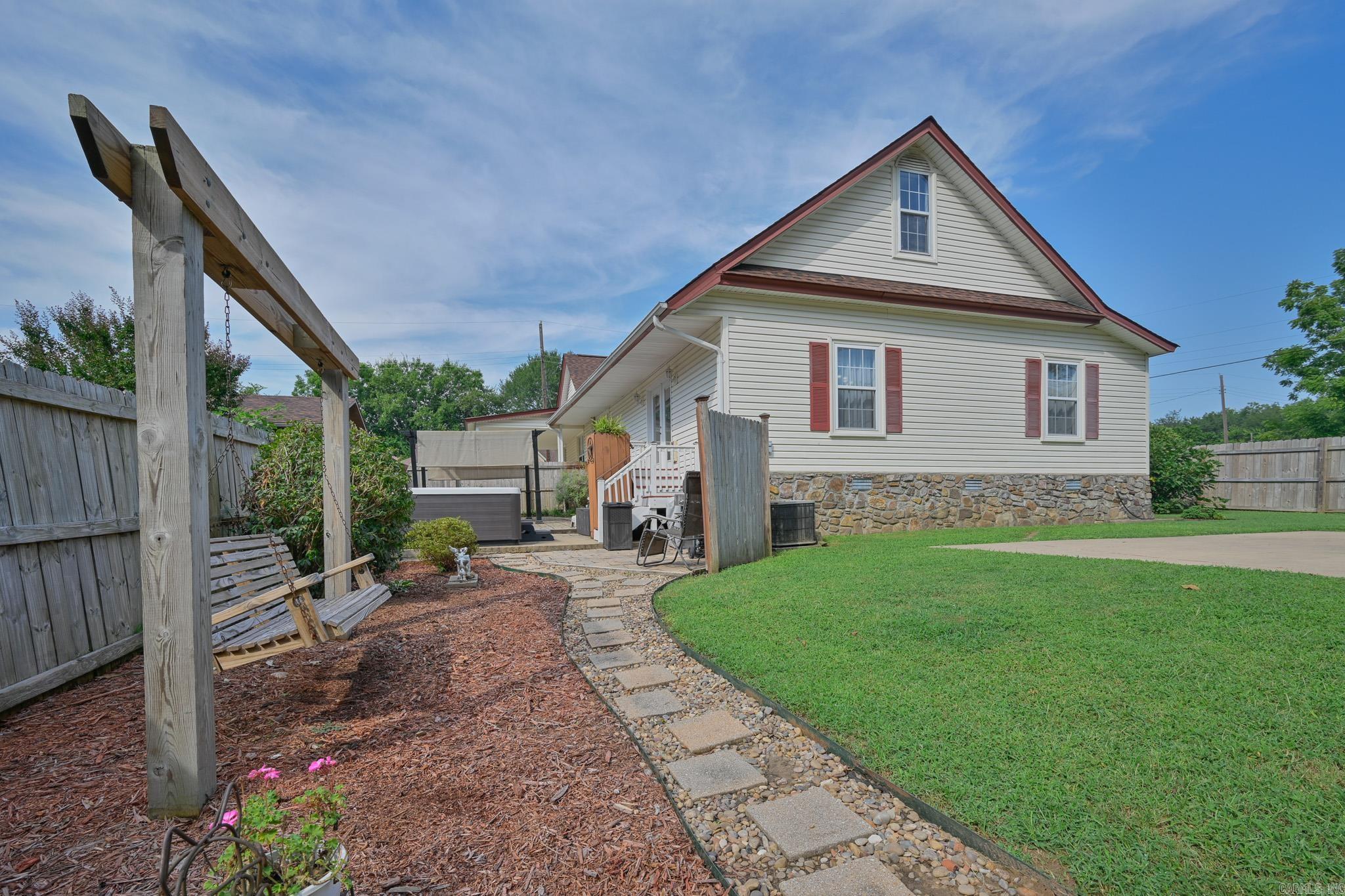 MENA ORIGINAL - Residential