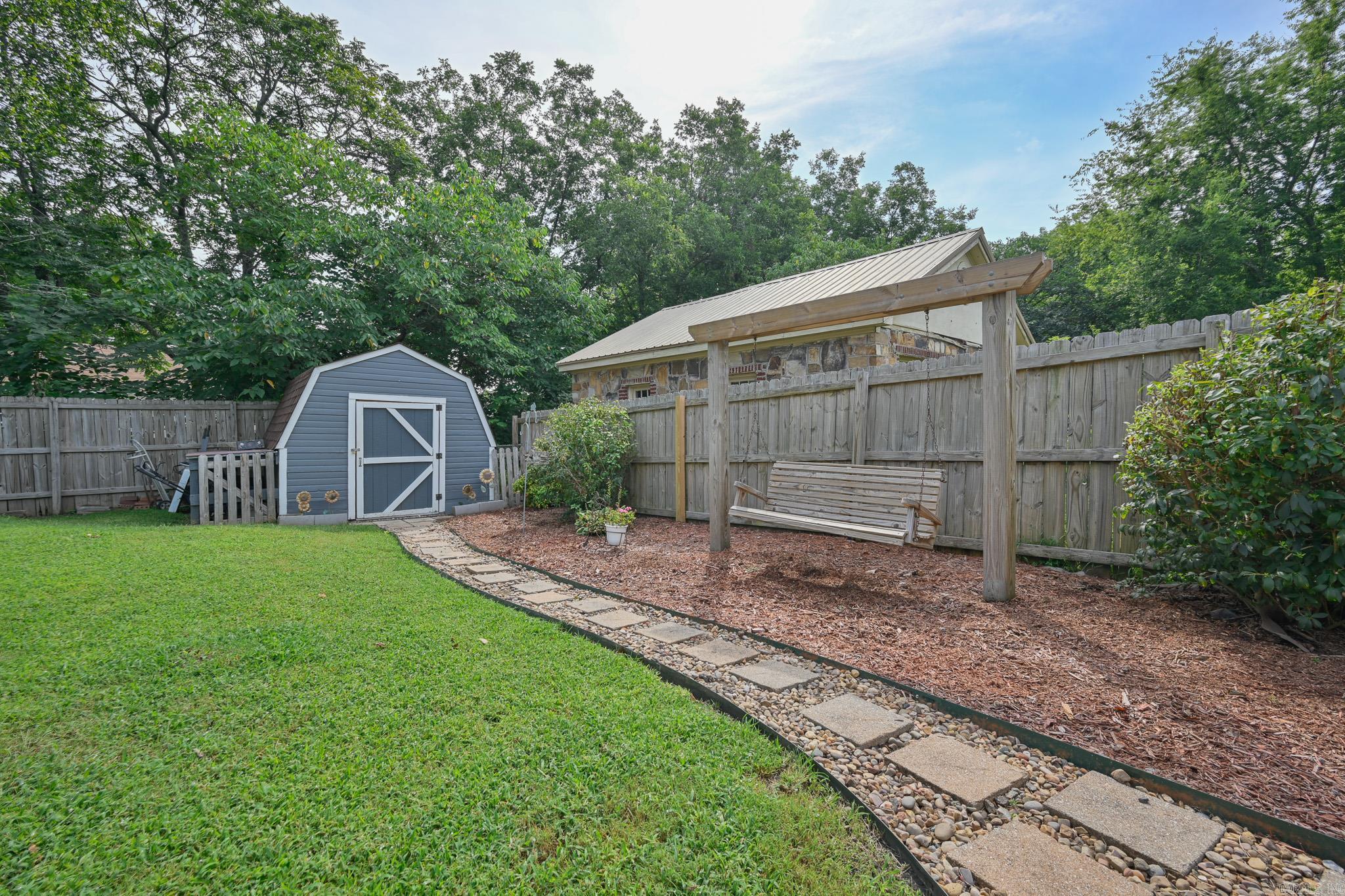 MENA ORIGINAL - Residential