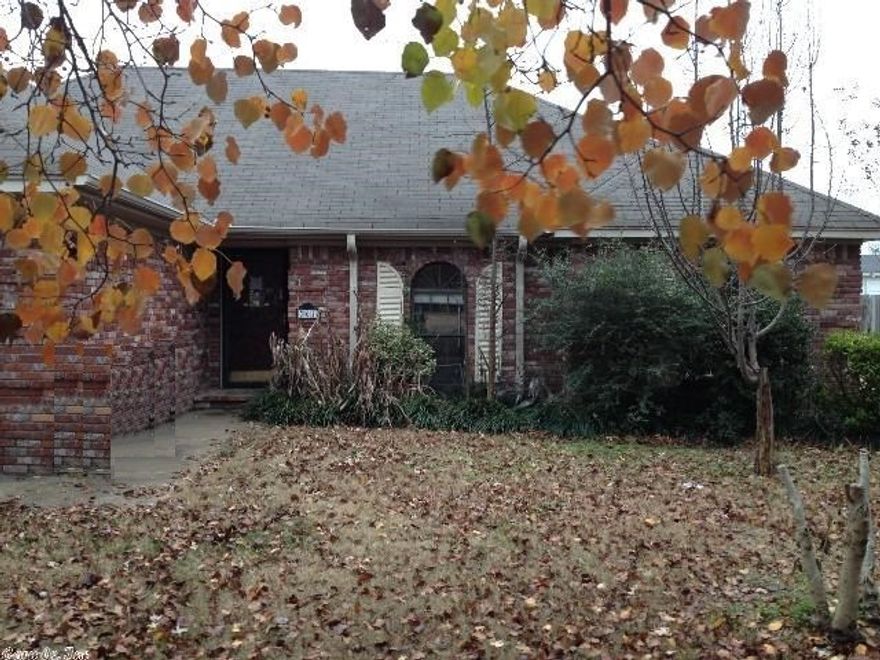 KidRoom, Separate shower and tub in master bath, Attached 1- Car.REO PROPERTY-BANK OWNED. PROPERTY SOLD AS IS. The Listing Broker & Seller assume no responsibility & make no guarantees, warranties or representations as to accuracy of the property information or photographs. Buyer to turn on Utilities for INSPECTIONS.