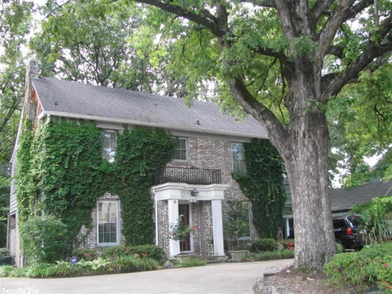 Short sale approved brick trad. in the Heights! Fabulous private park in backyard accessed ONLY from adjoining neighbors. Circular drive, 4 car parking. Formal entry w/ tile flrs. Formal LR w/ FP & French doors to covered patio, sep. DR, brkfst rm w/ French doors to deck. Great kit. w/ blt-ins. 2 bonus rms.,4BRs, 4 baths. Huge den w/ tiled flrs, wet bar, gas log FP. Beautiful hdwds . Roof 8 yrs old, weather tight gutters, flagstone patio, prof. landscaping, sprinkler & security sys., New duct wk. for HVAC.