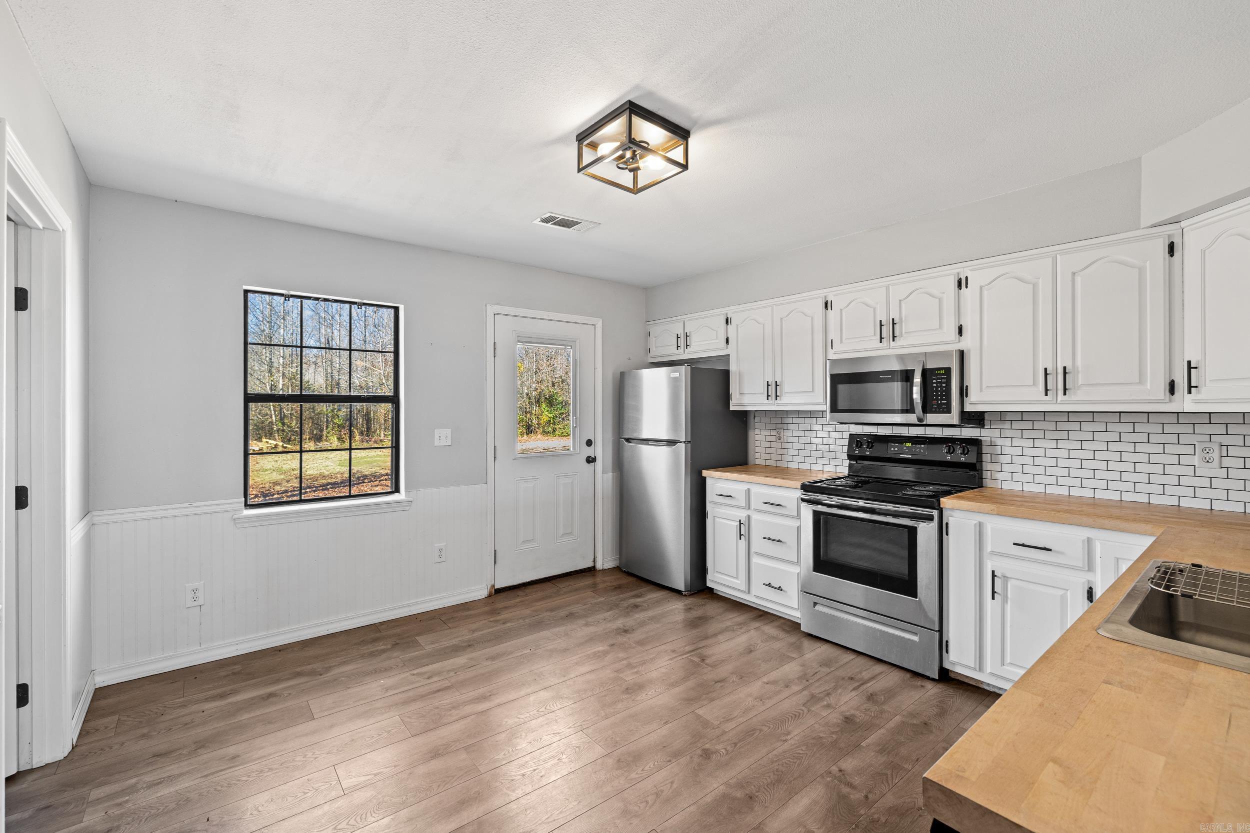 FIELDS FARM - Residential