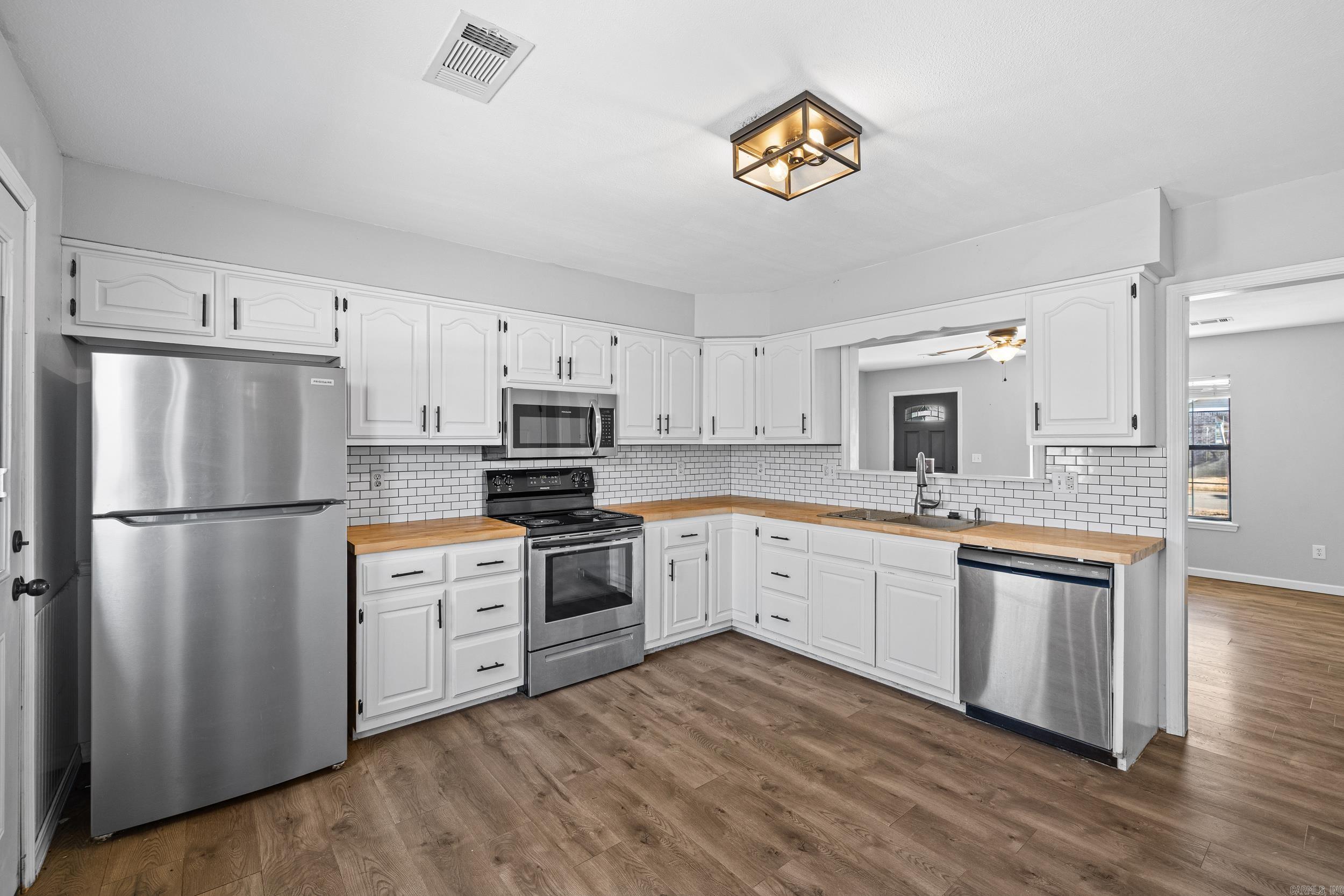 FIELDS FARM - Residential