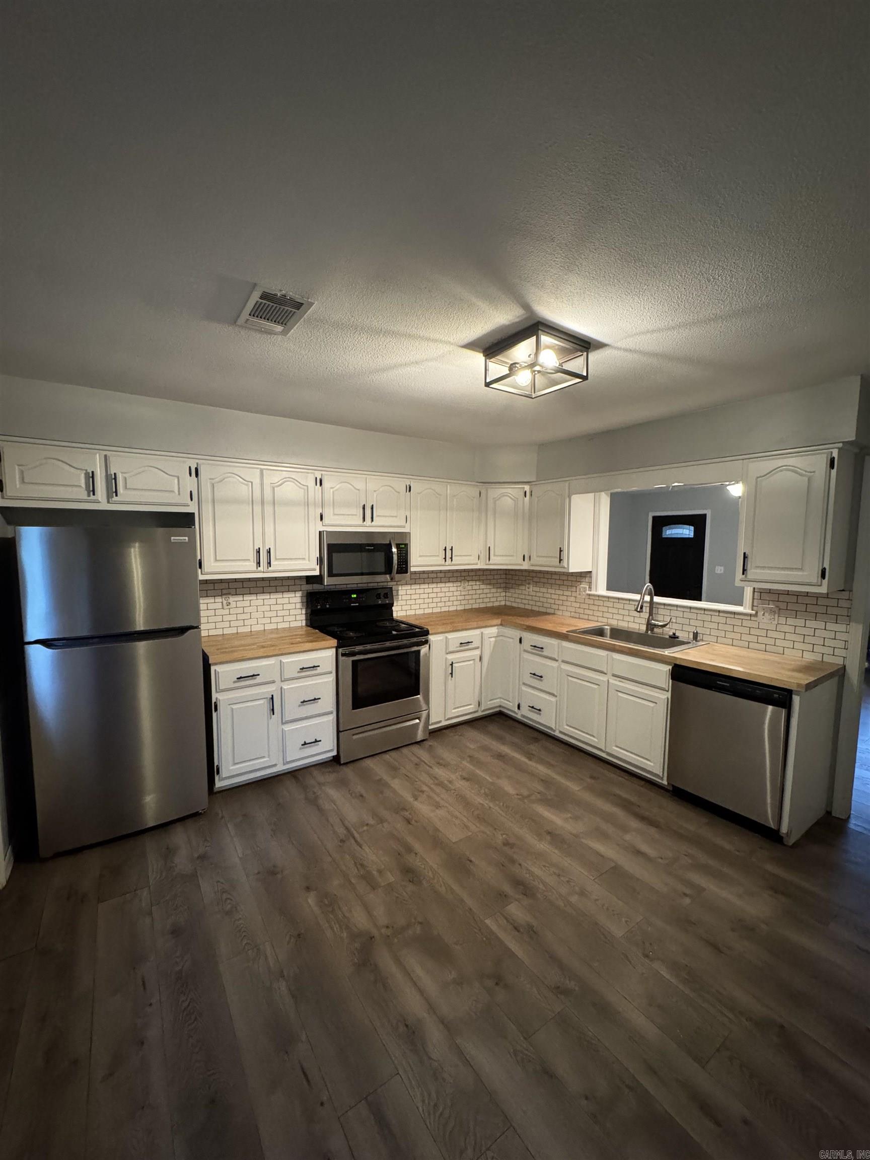 FIELDS FARM - Residential