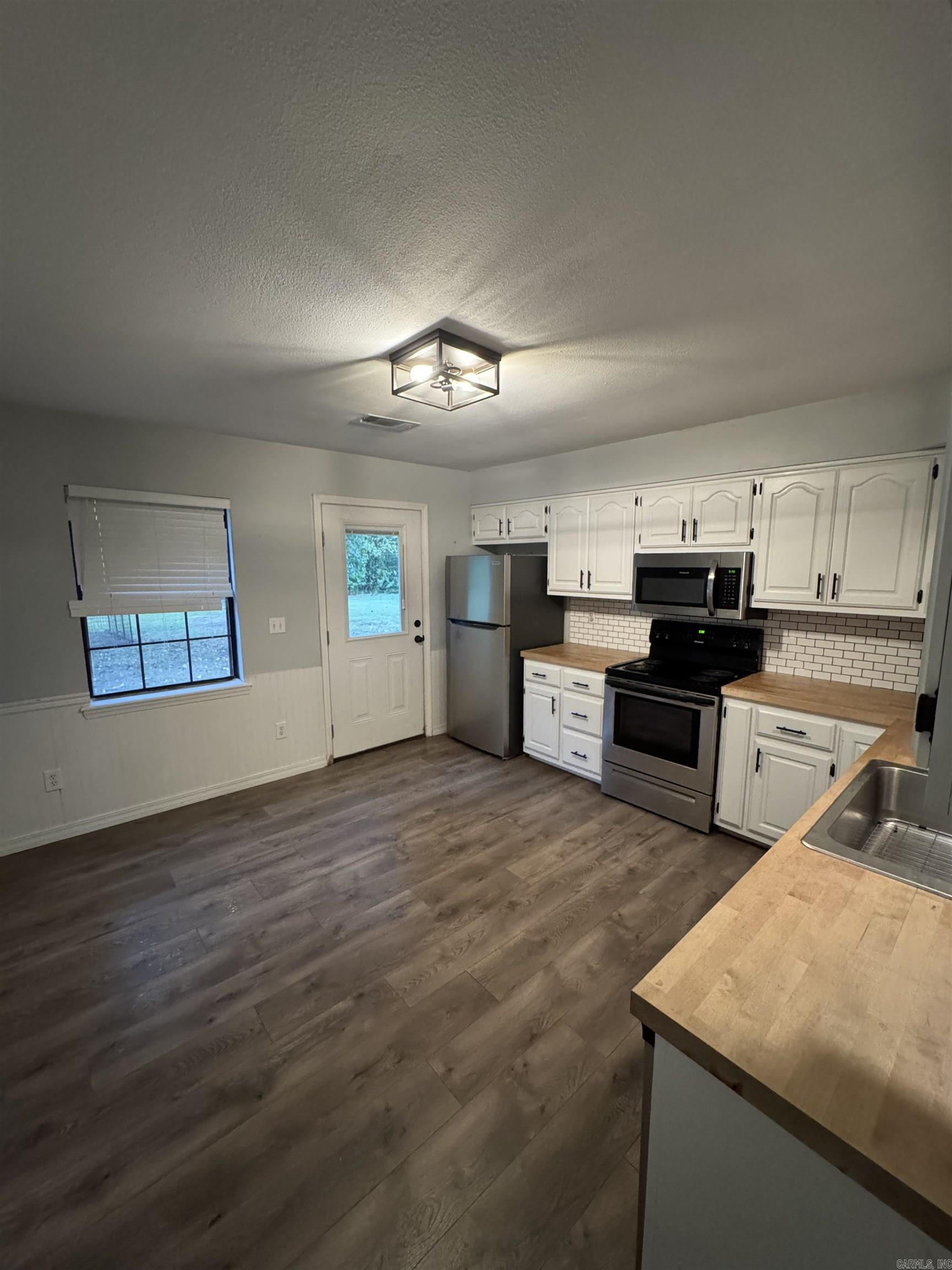 FIELDS FARM - Residential