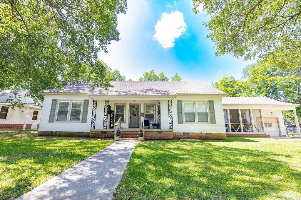 NEW LISTING - $180K! Fall in love with this charming 3 bed / 1 bath cottage full of cozy vibes & modern updates! - 1,517 sq ft * HUGE backyard X Garage shop + screened-in porch # Fully updated 2-3 years ago ° Move-in ready & priced to sell! All appliances convey. (Except chest freezer)