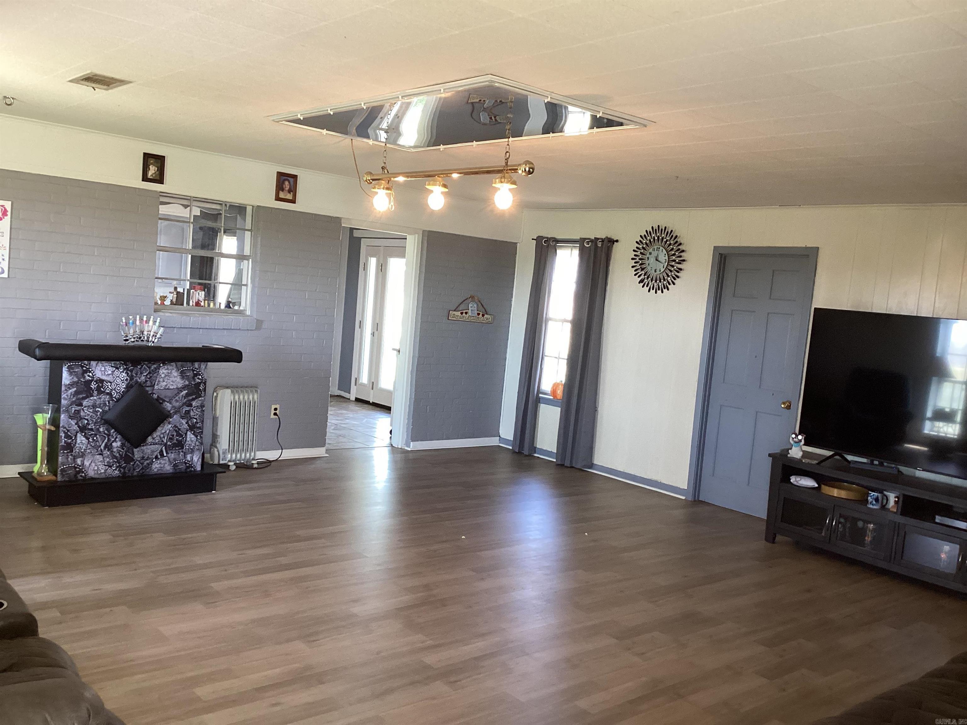 ARKANSAS HGTS - Residential