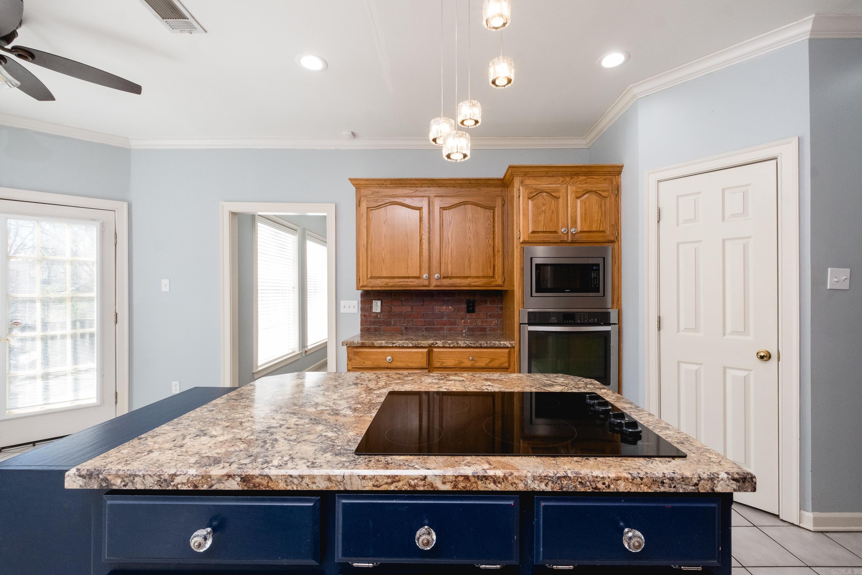 MAUMELLE CLUB MANOR TO CRYSTAL - Residential