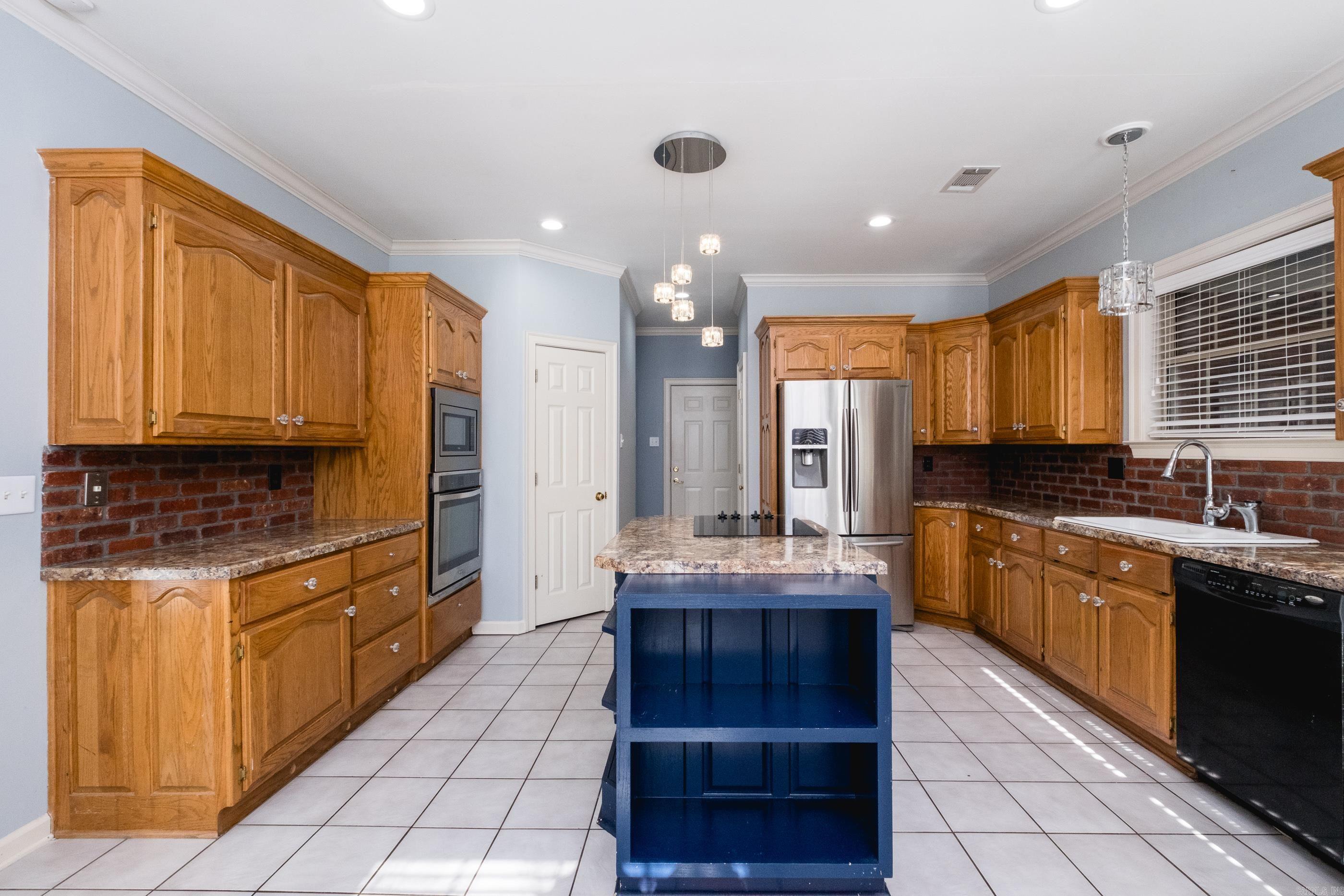 MAUMELLE CLUB MANOR TO CRYSTAL - Residential