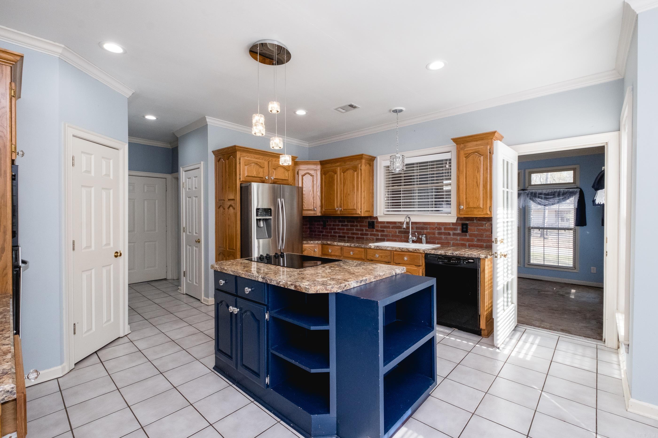 MAUMELLE CLUB MANOR TO CRYSTAL - Residential