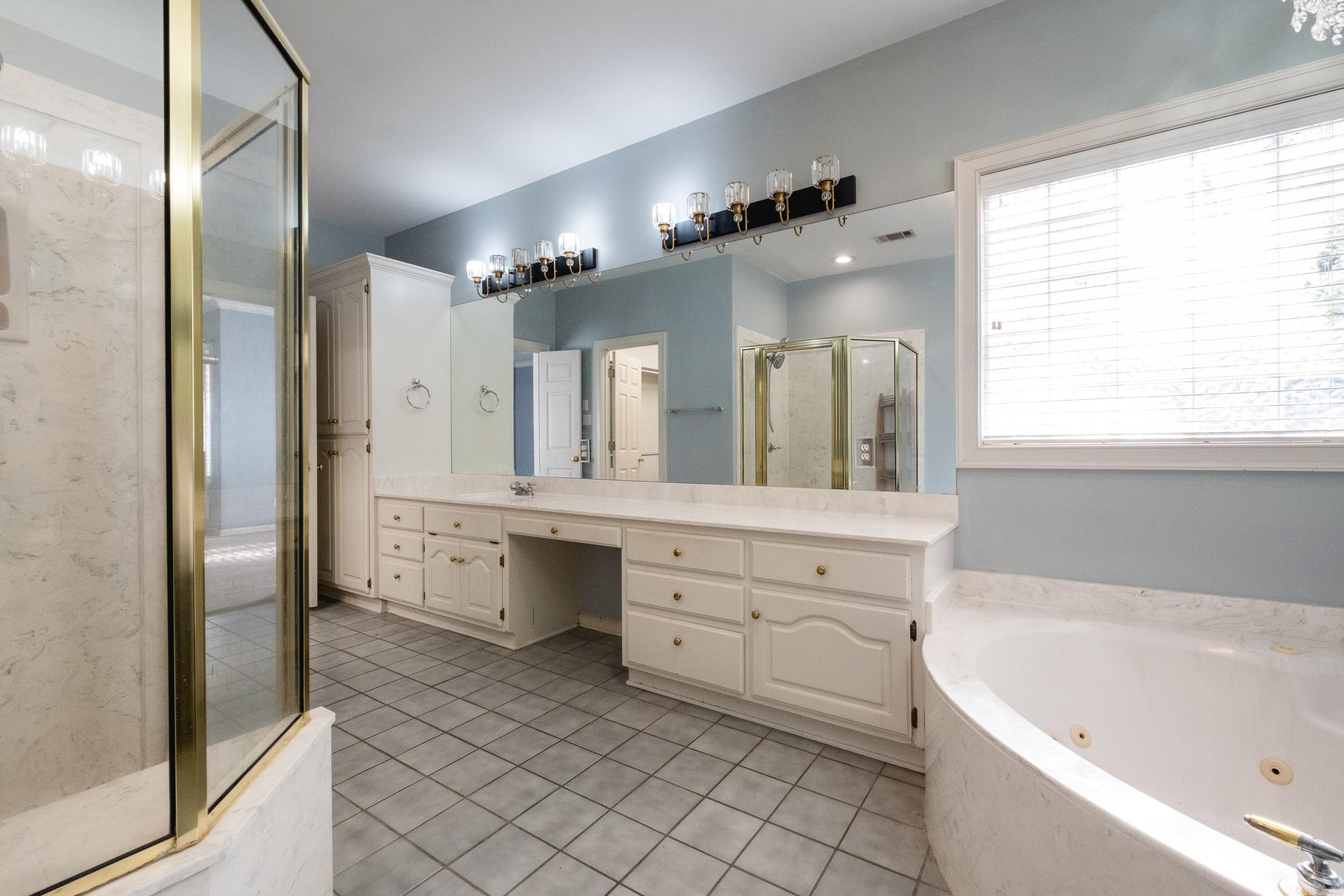 MAUMELLE CLUB MANOR TO CRYSTAL - Residential