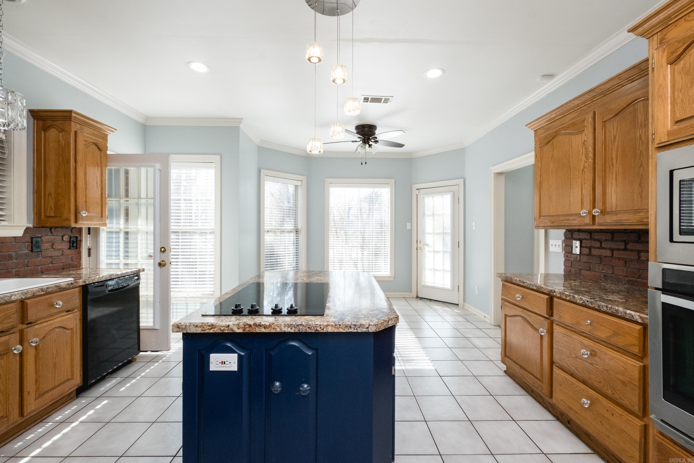 MAUMELLE CLUB MANOR TO CRYSTAL - Residential