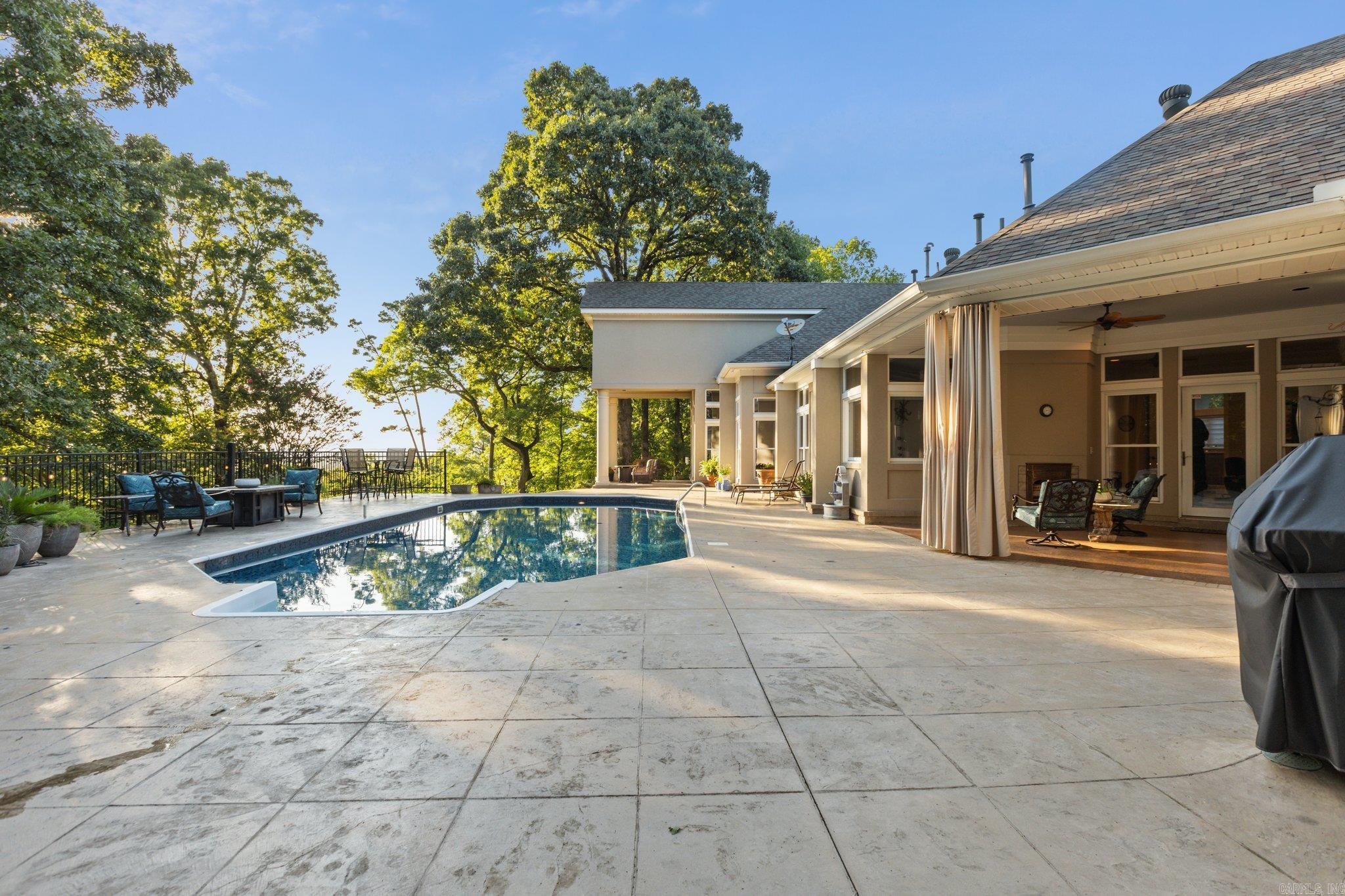River Oaks Pointe - Residential