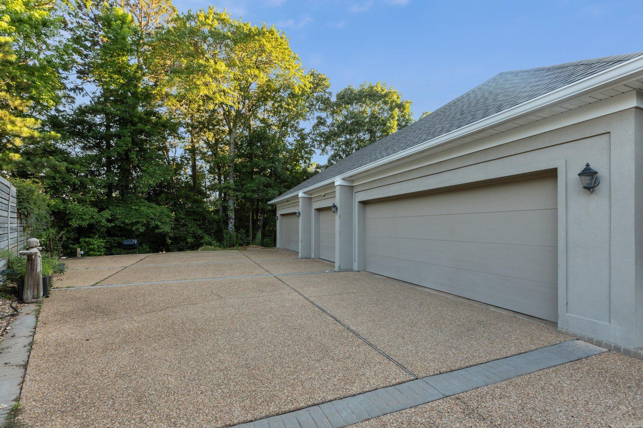 River Oaks Pointe - Residential