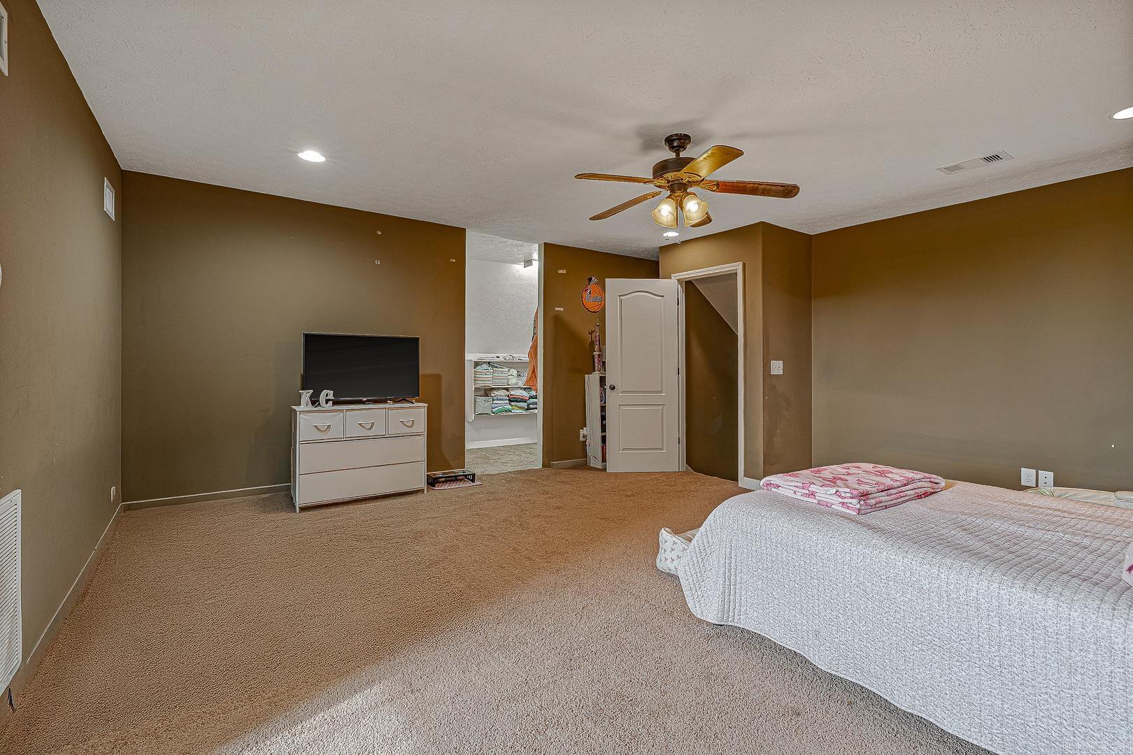 Mountain Ridge - Residential