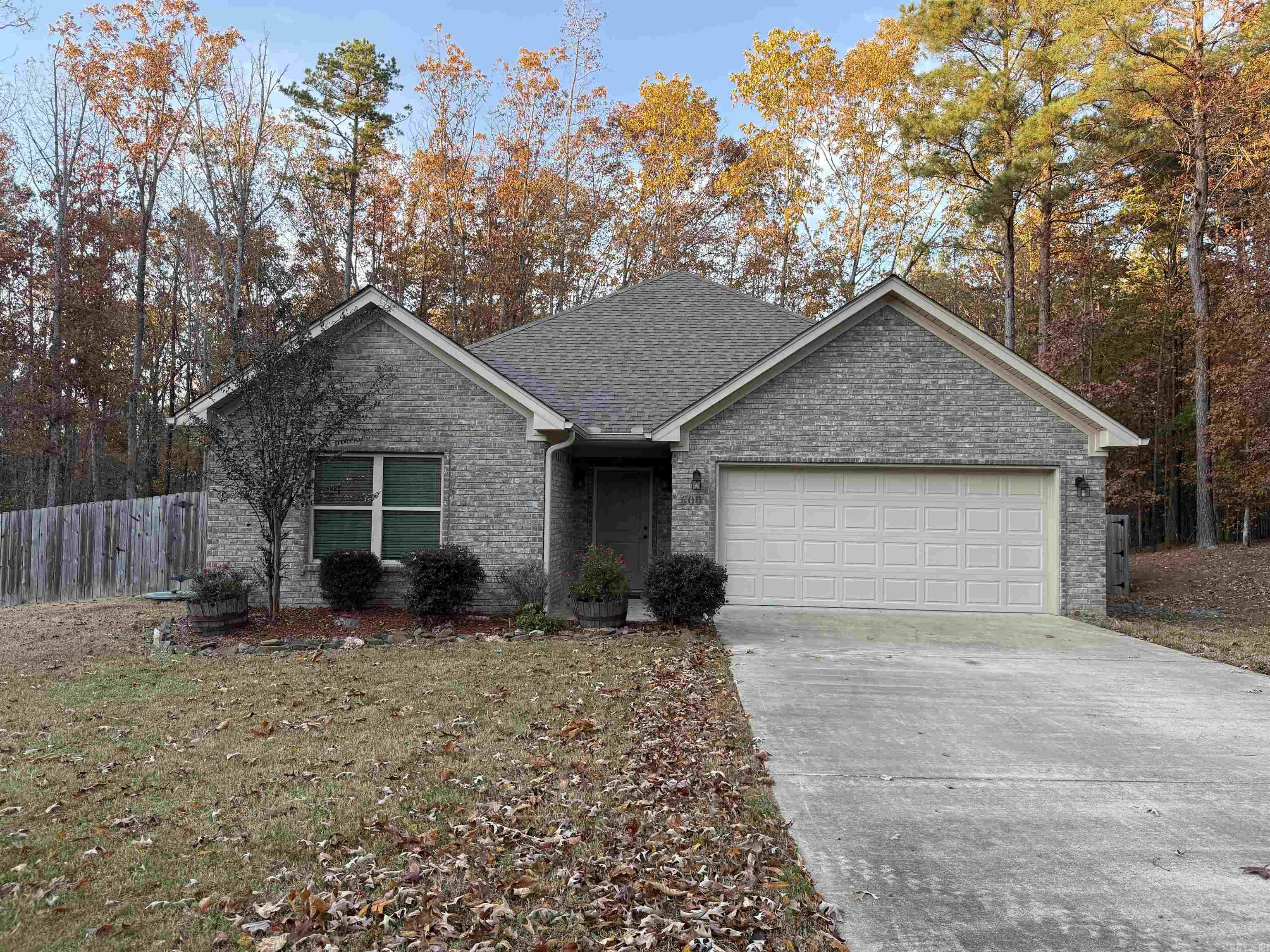 PINEWOOD ESTATES - Residential