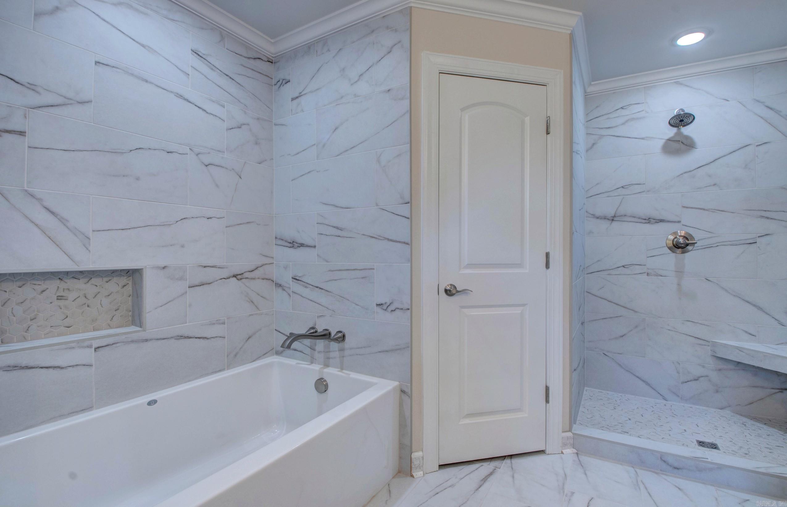 MAJESTIC POINTE - Residential