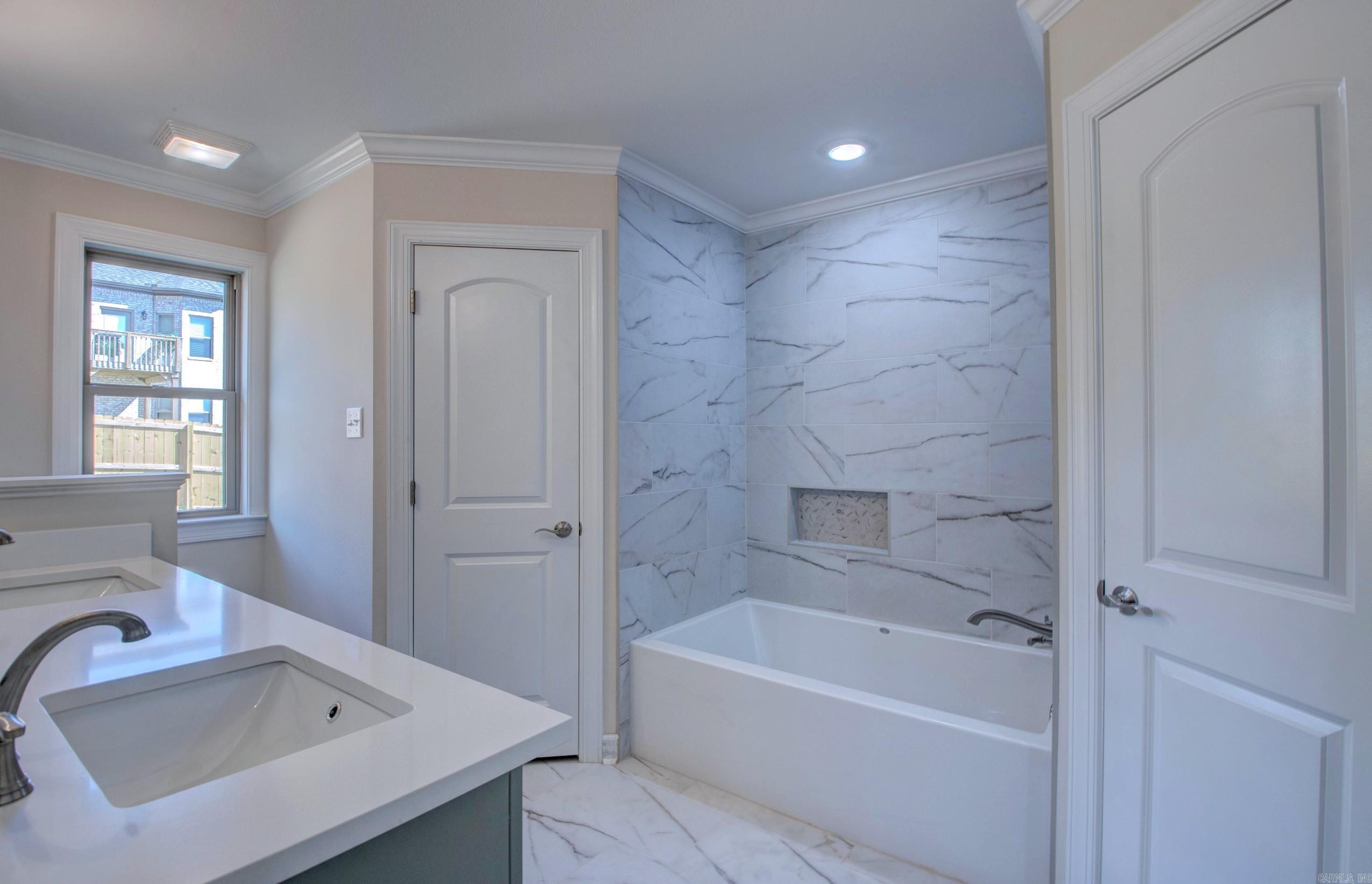 MAJESTIC POINTE - Residential