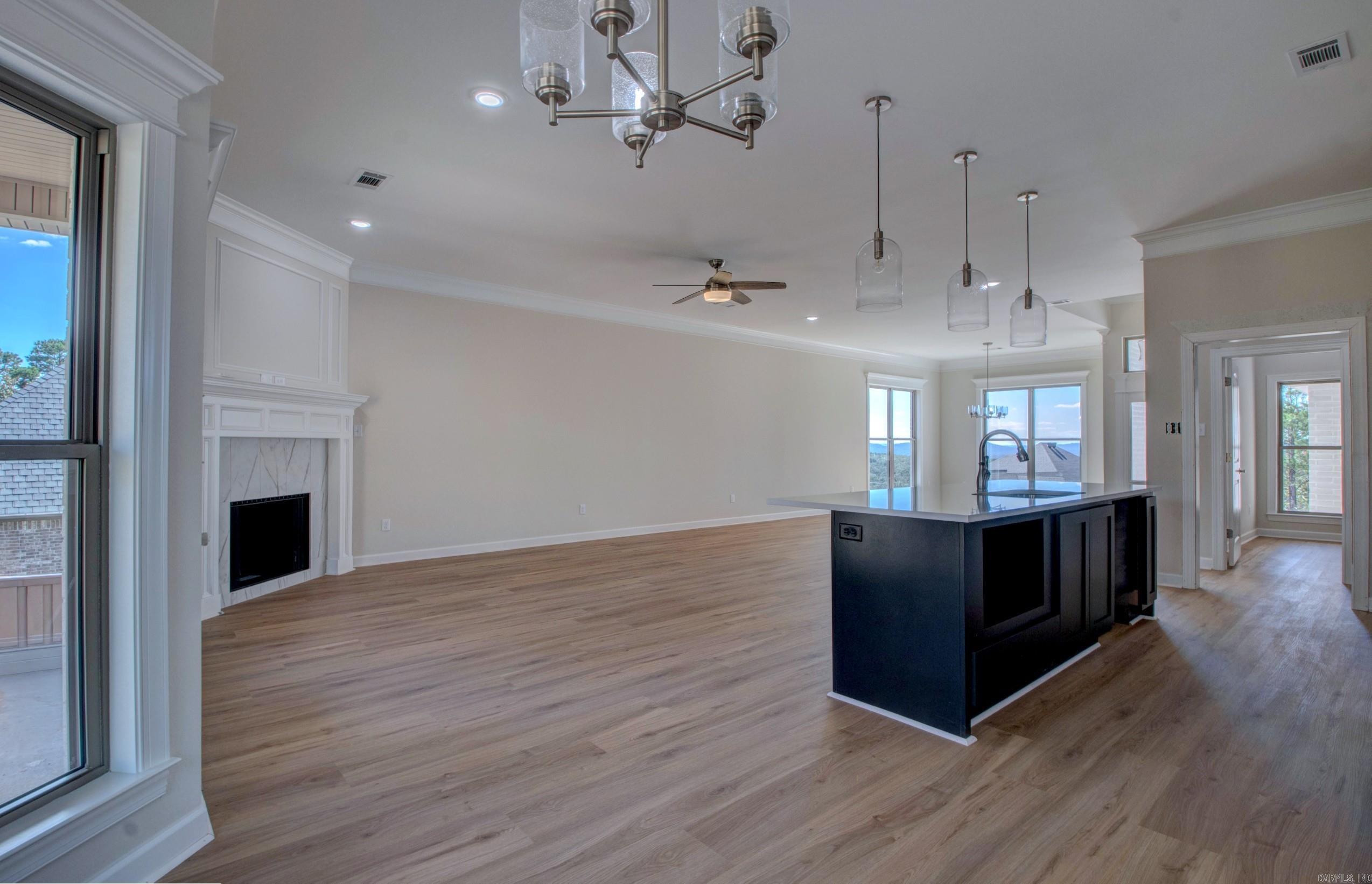 MAJESTIC POINTE - Residential