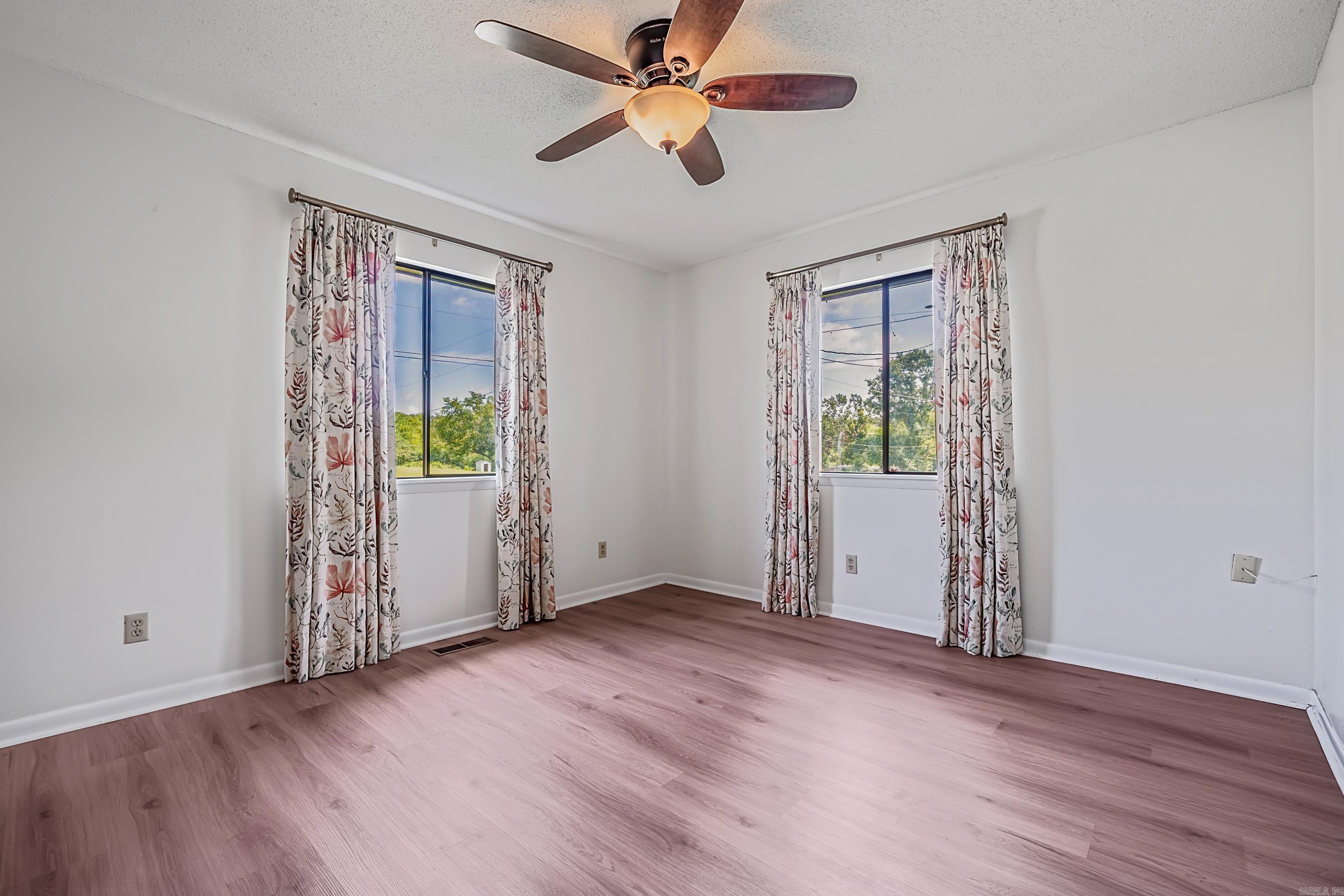 COUNTRY CLUB PARK - Residential