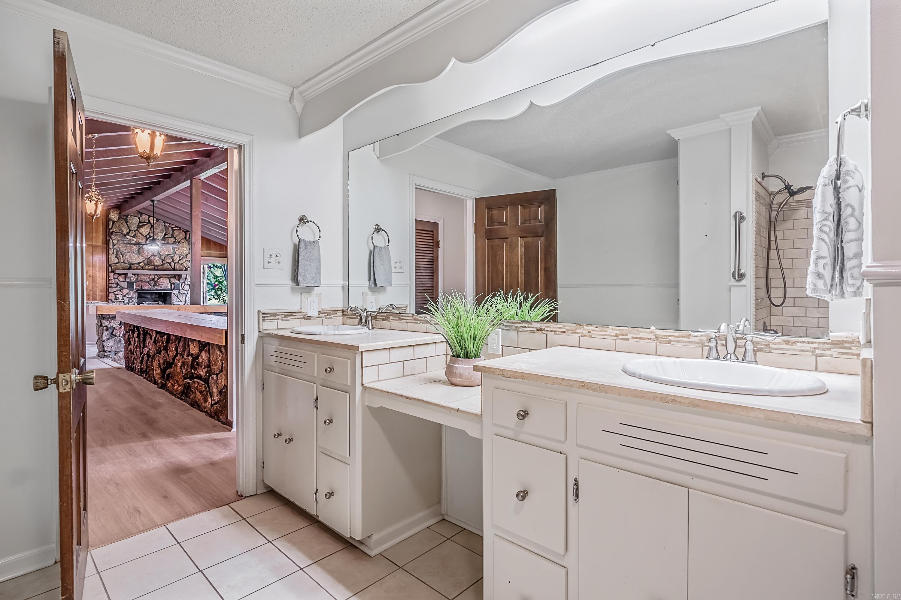 COUNTRY CLUB PARK - Residential