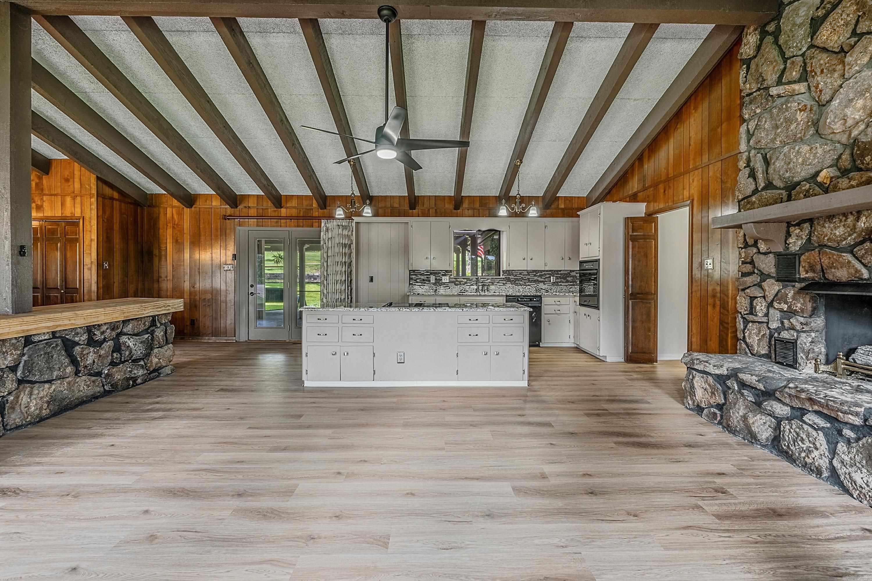 COUNTRY CLUB PARK - Residential