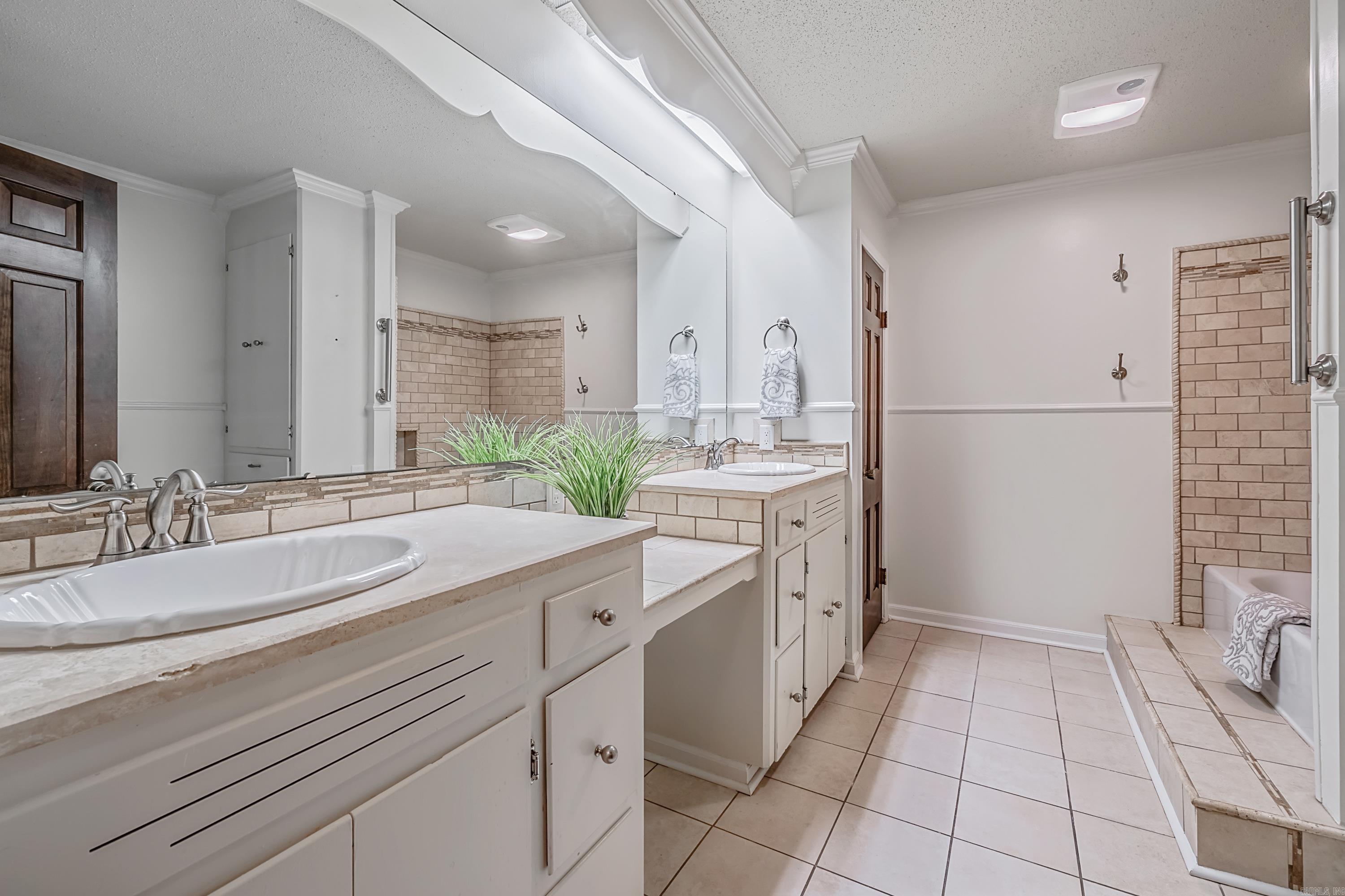 COUNTRY CLUB PARK - Residential