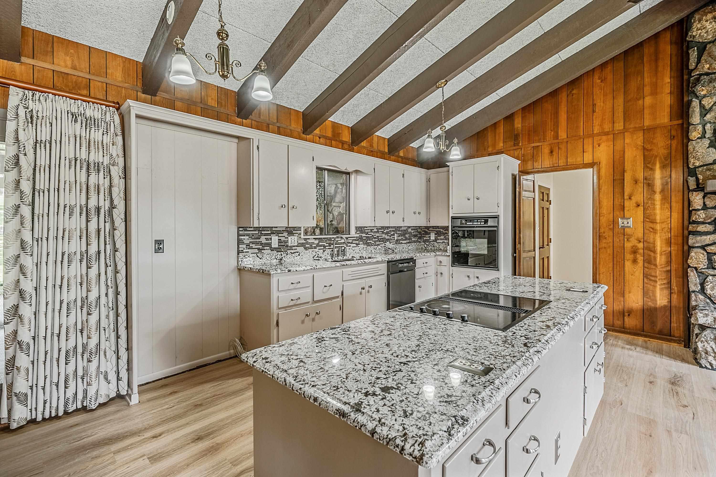 COUNTRY CLUB PARK - Residential