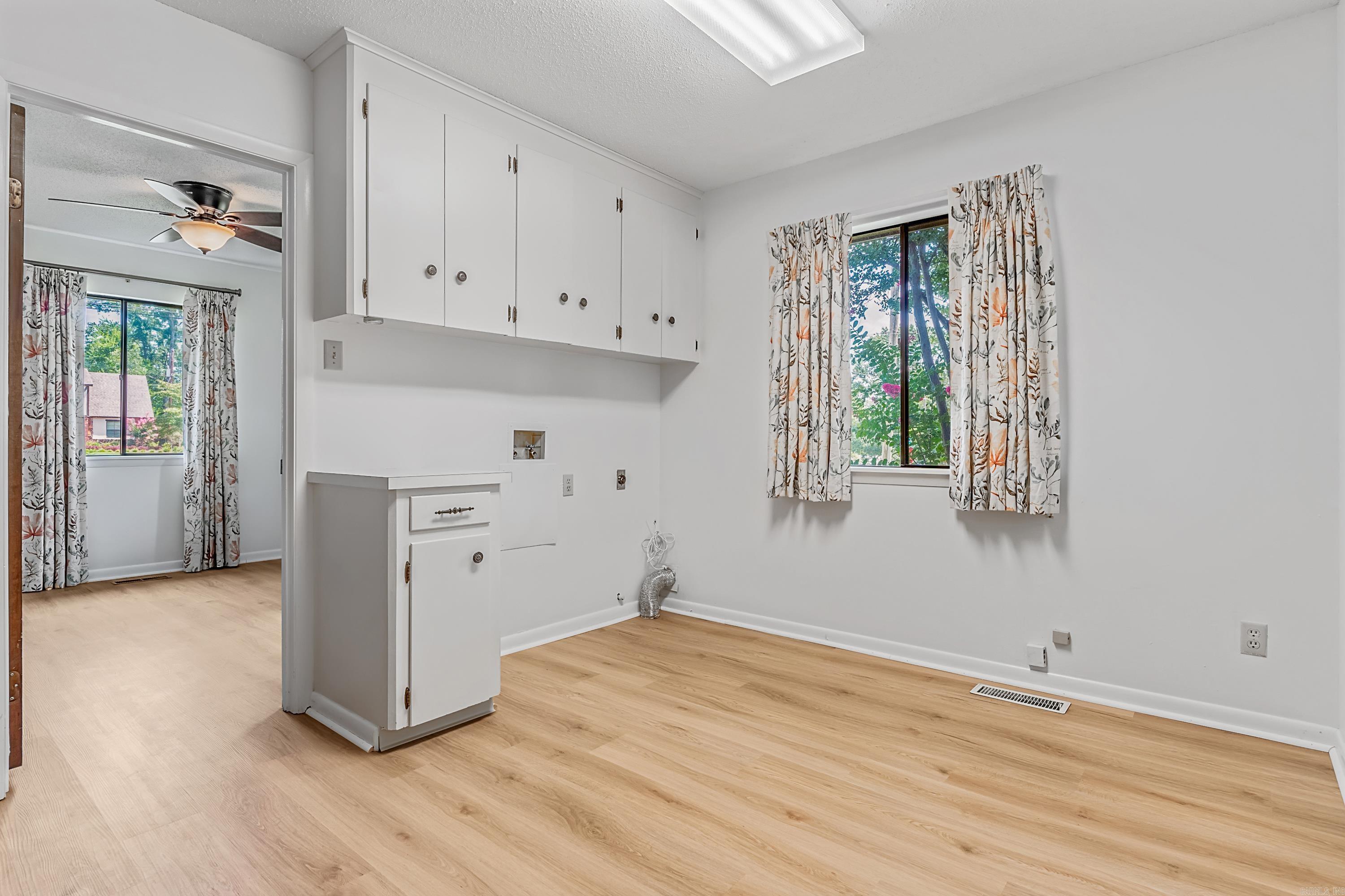 COUNTRY CLUB PARK - Residential