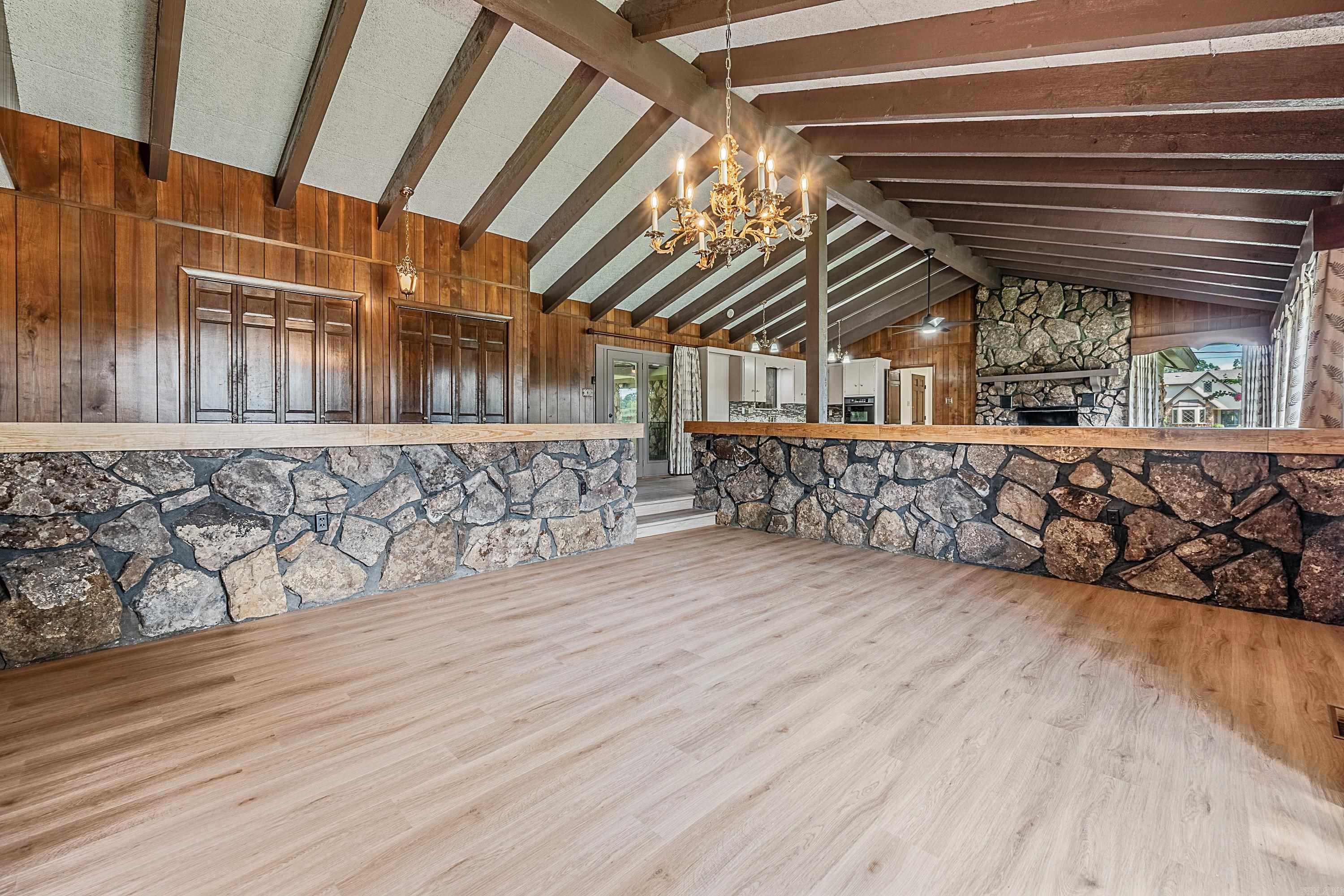 COUNTRY CLUB PARK - Residential