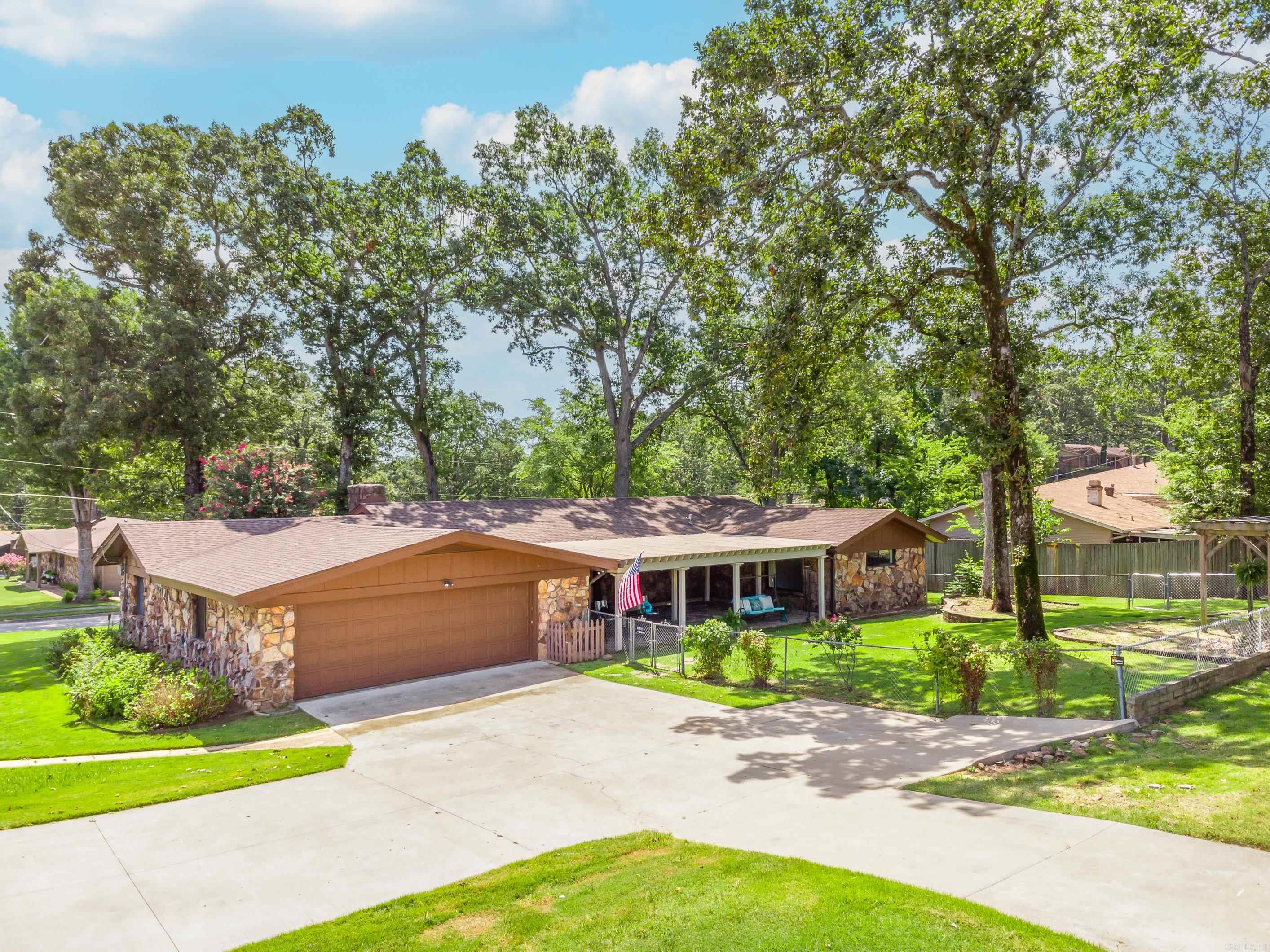 COUNTRY CLUB PARK - Residential